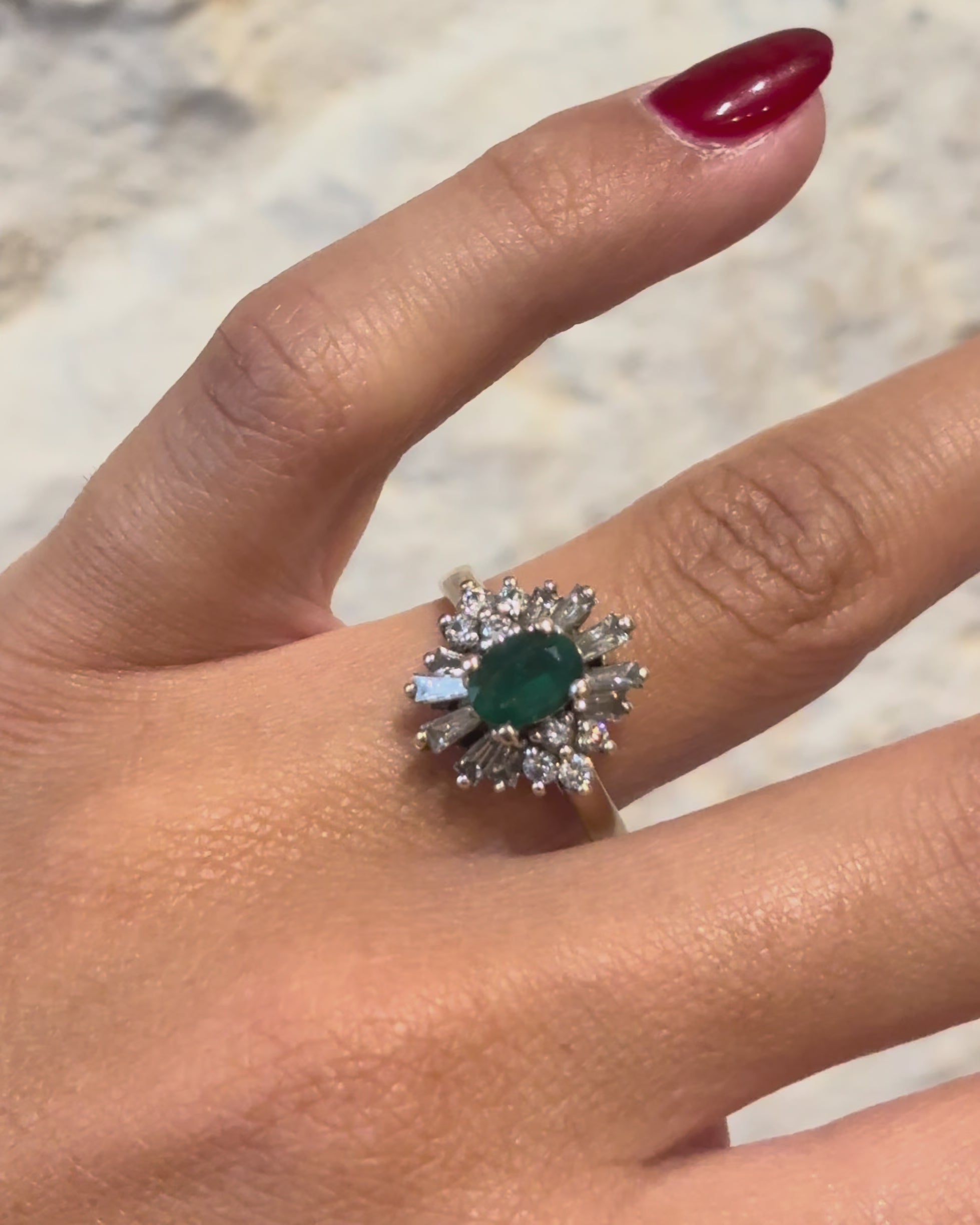 Anillo Margarita Esmeralda y Diamantes 1.14 quilates "Gaïa"