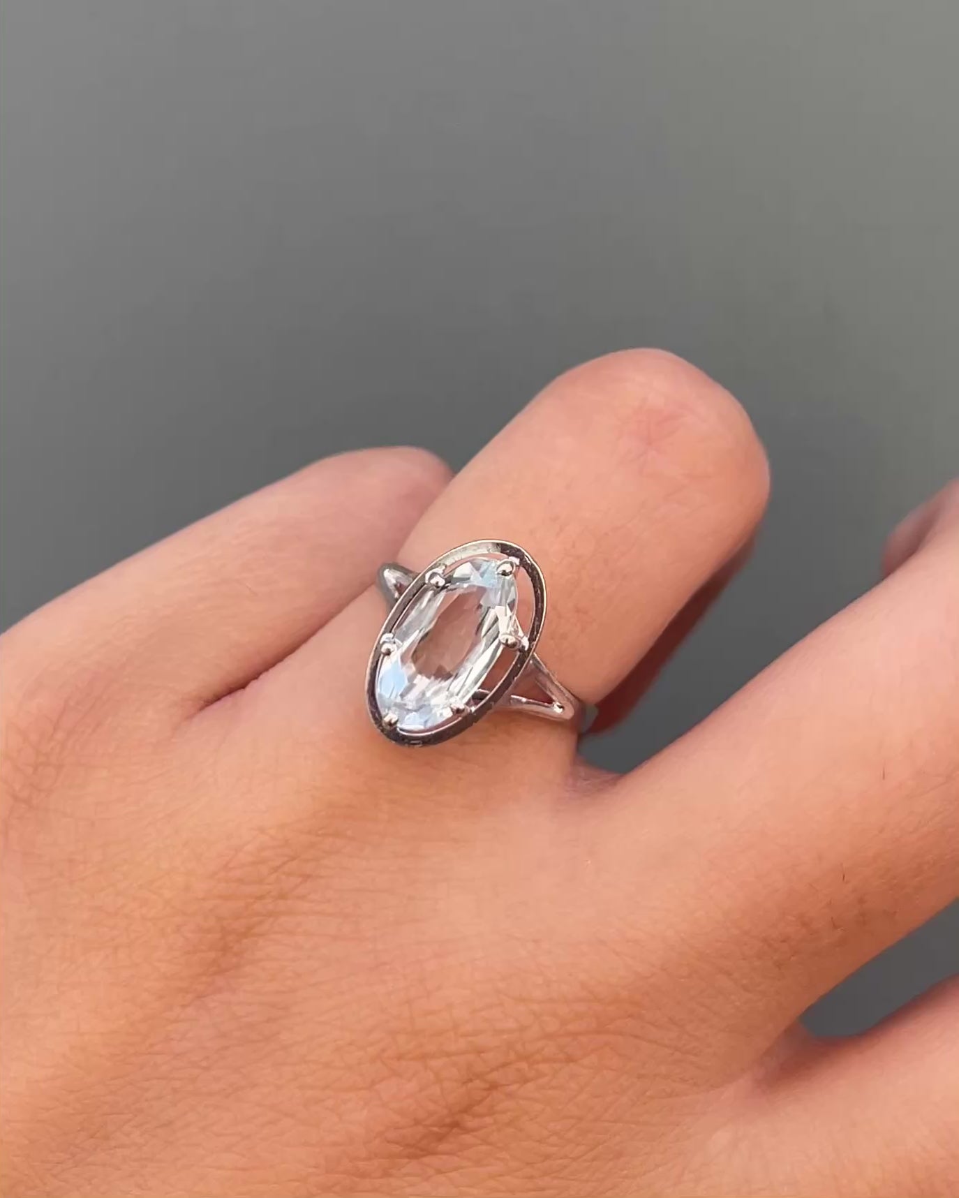 Anillo de cóctel aguamarina 1.60 quilates "Rayla"