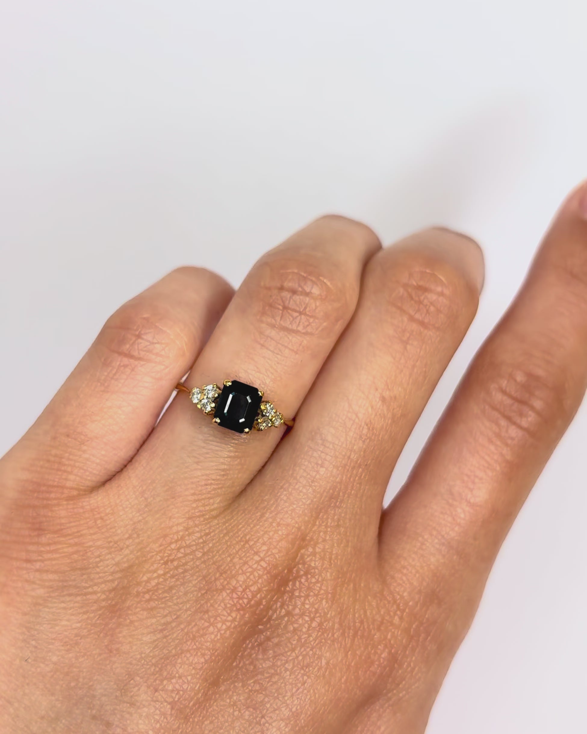 Bague Trilogie Saphir 1.20 carat &amp; Diamants "Carmen"