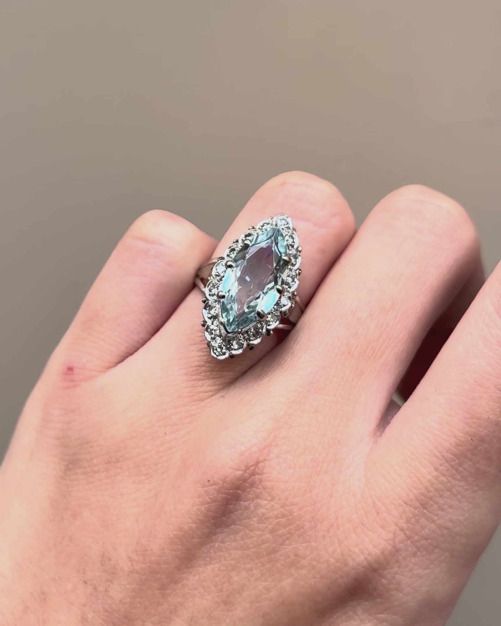 Bague Marquise Aigue-Marine 3.15 carats &amp; Diamants 0.32 carat &quot;Mélia&quot;