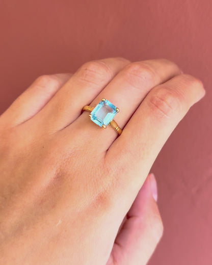 Bague Solitaire Topaze Bleu Lagon 3.35 carats "Marianne"