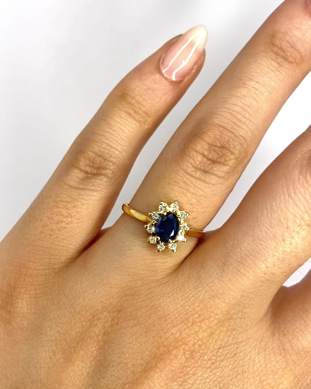 Bague Marguerite Saphir 0.54 carat &amp; Diamants 0.20 carat "Ambre"