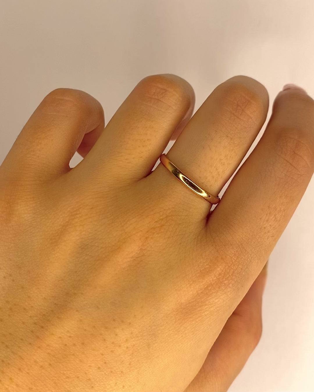 18-Carat Yellow Gold 2 mm Wedding Band "Zorah"