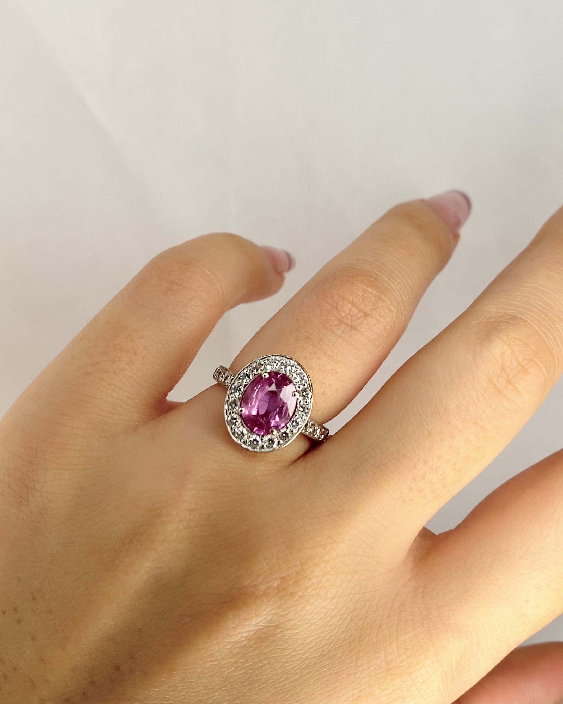 Anillo estilo Art Déco zafiro rosa 2.32 quilates y diamantes 0.81 quilate "Rosie"