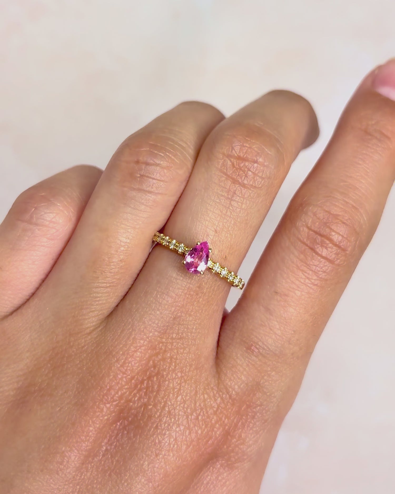 Bague Solitaire Saphir Rose 0.43 carat &amp; Diamants "Victoria"