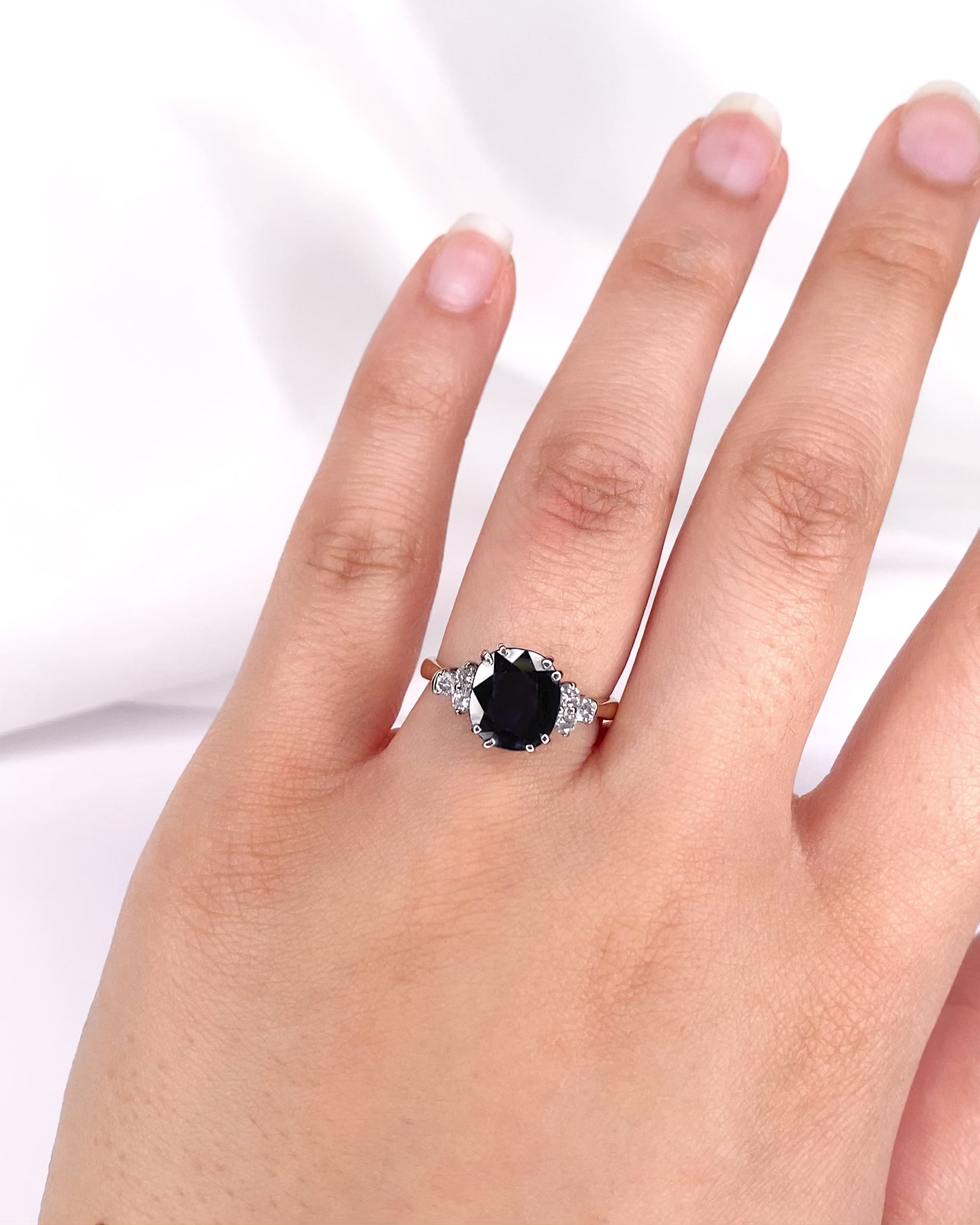 Bague Trilogie Saphir 2.50 carats &amp; Diamants 0.24 carat "Malory"