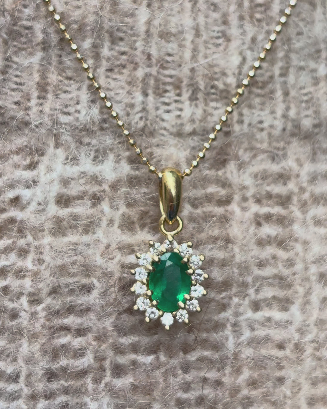 Daisy Emerald Pendant 0.40 carat &amp; 14 Diamond &quot;Sirine&quot;