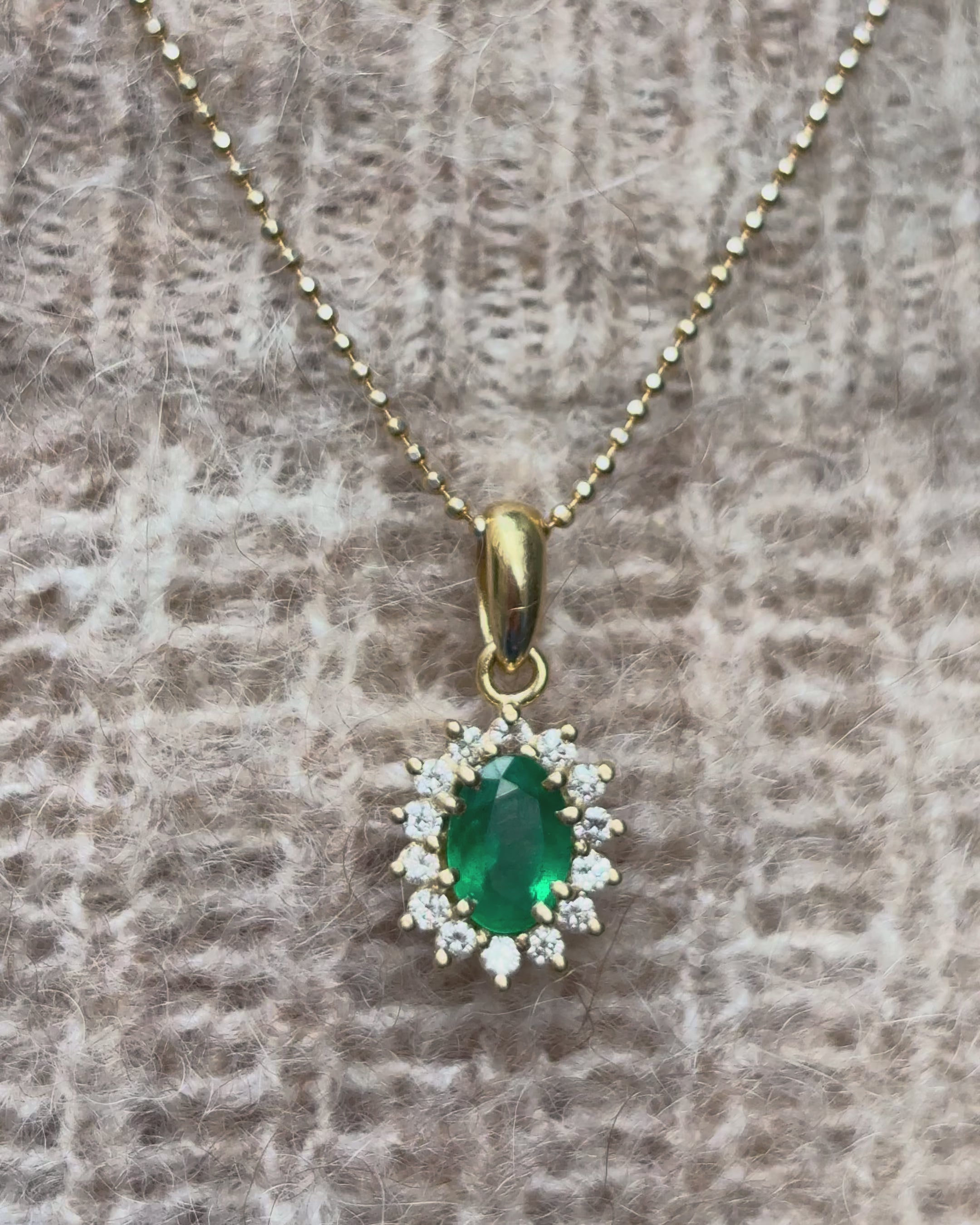 Pendentif Marguerite Émeraude 0.40 carat &amp; 14 Diamant "Sirine"