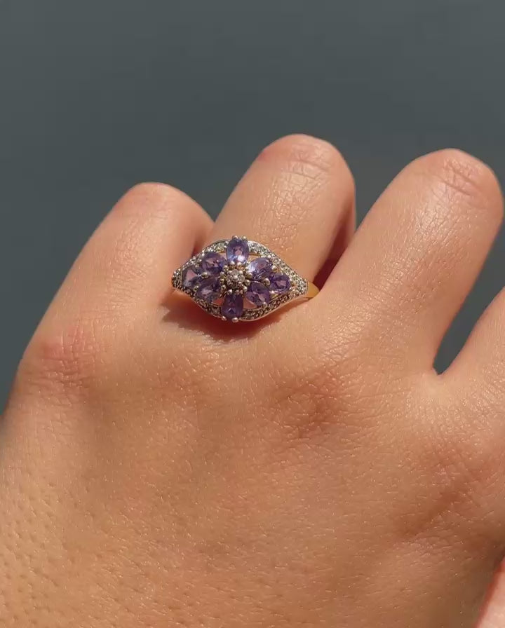 Flower Ring Tanzanites 2.10 carats &amp; Diamonds "Zoeline"