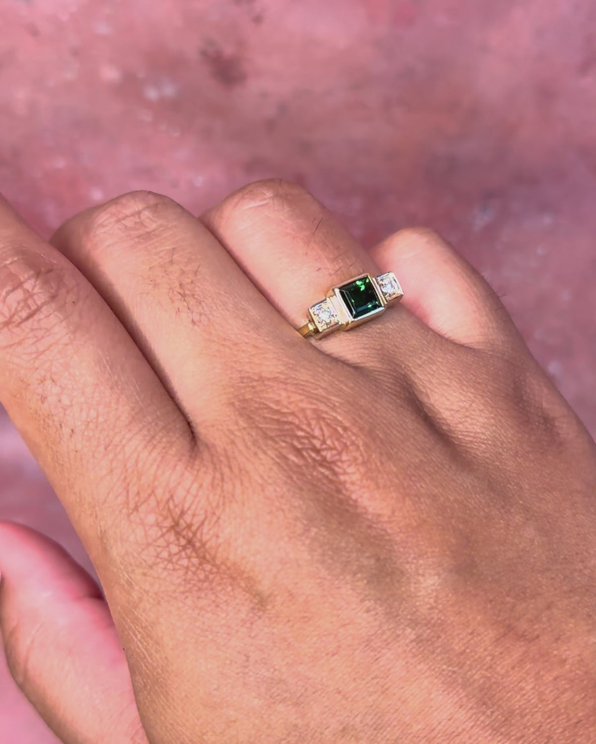 Anillo trilogía de turmalina de 0.80 quilates y diamantes "Philipine"