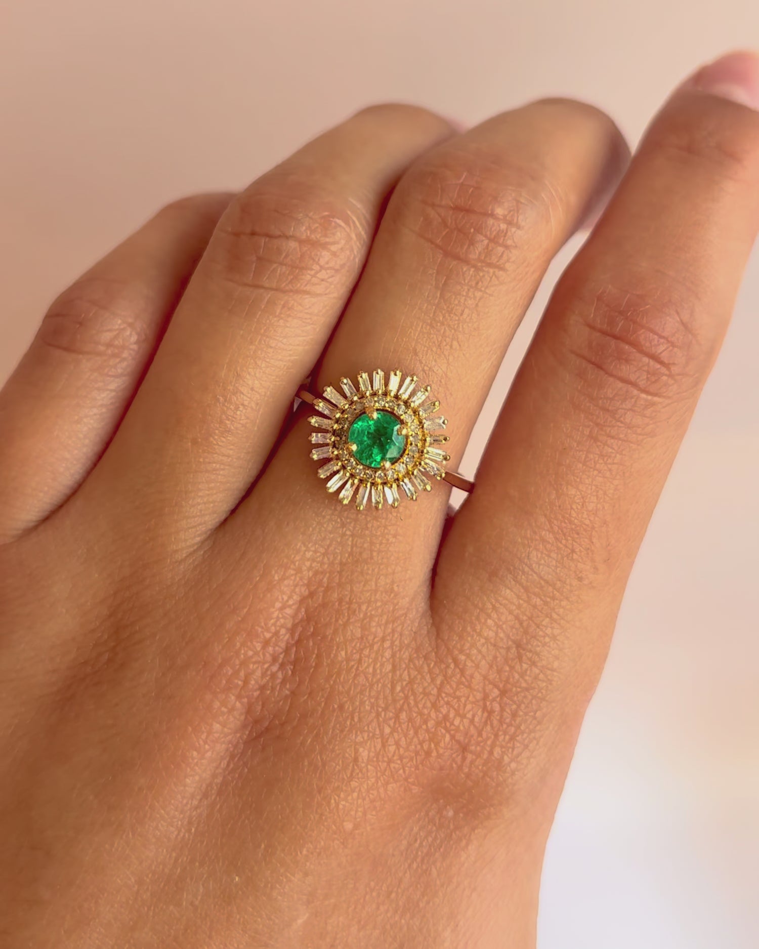 Anillo Marguerite Esmeralda 0,60 quilates y diamantes "Gratiane"