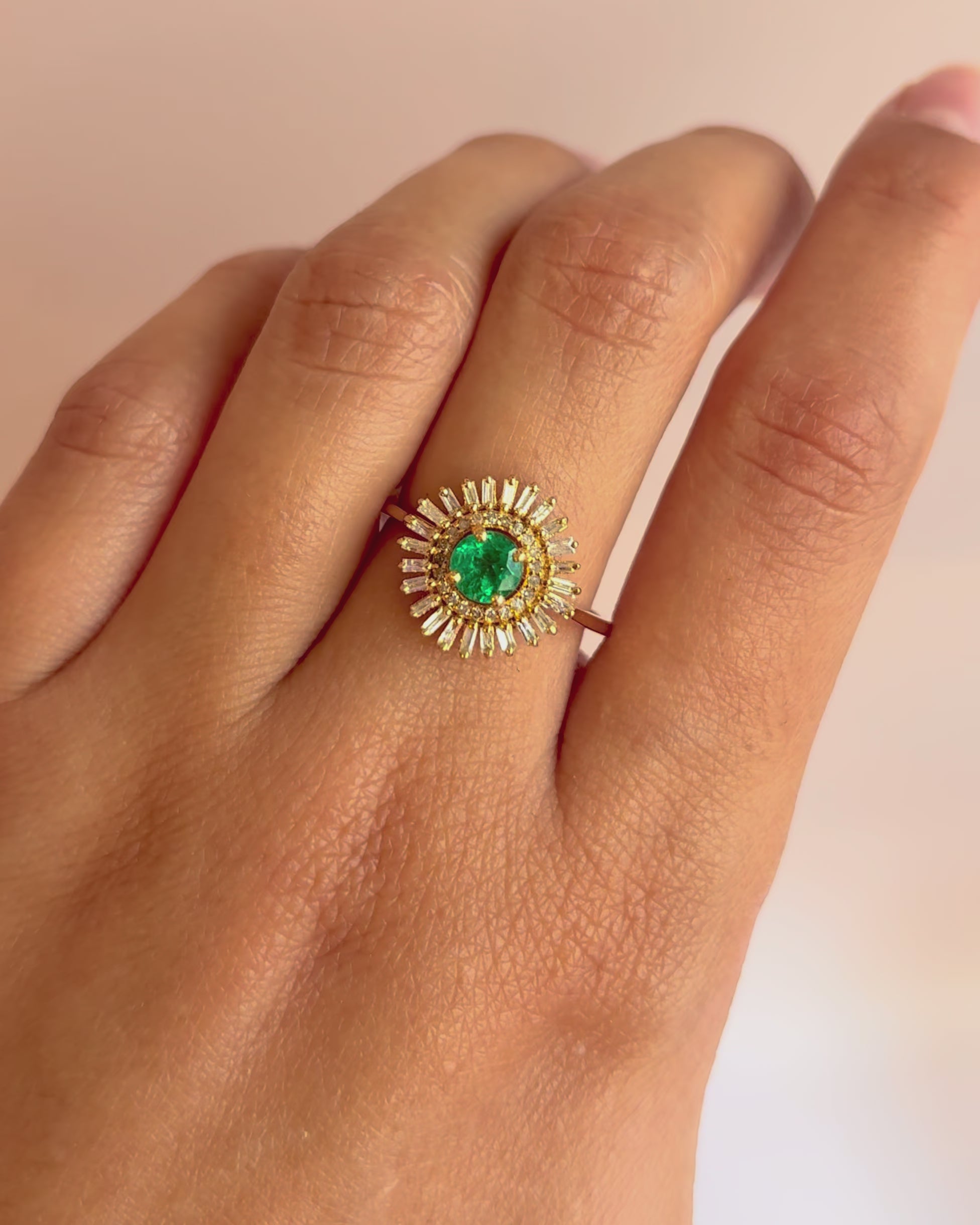 Anillo Marguerite Esmeralda 0,60 quilates y diamantes "Gratiane"