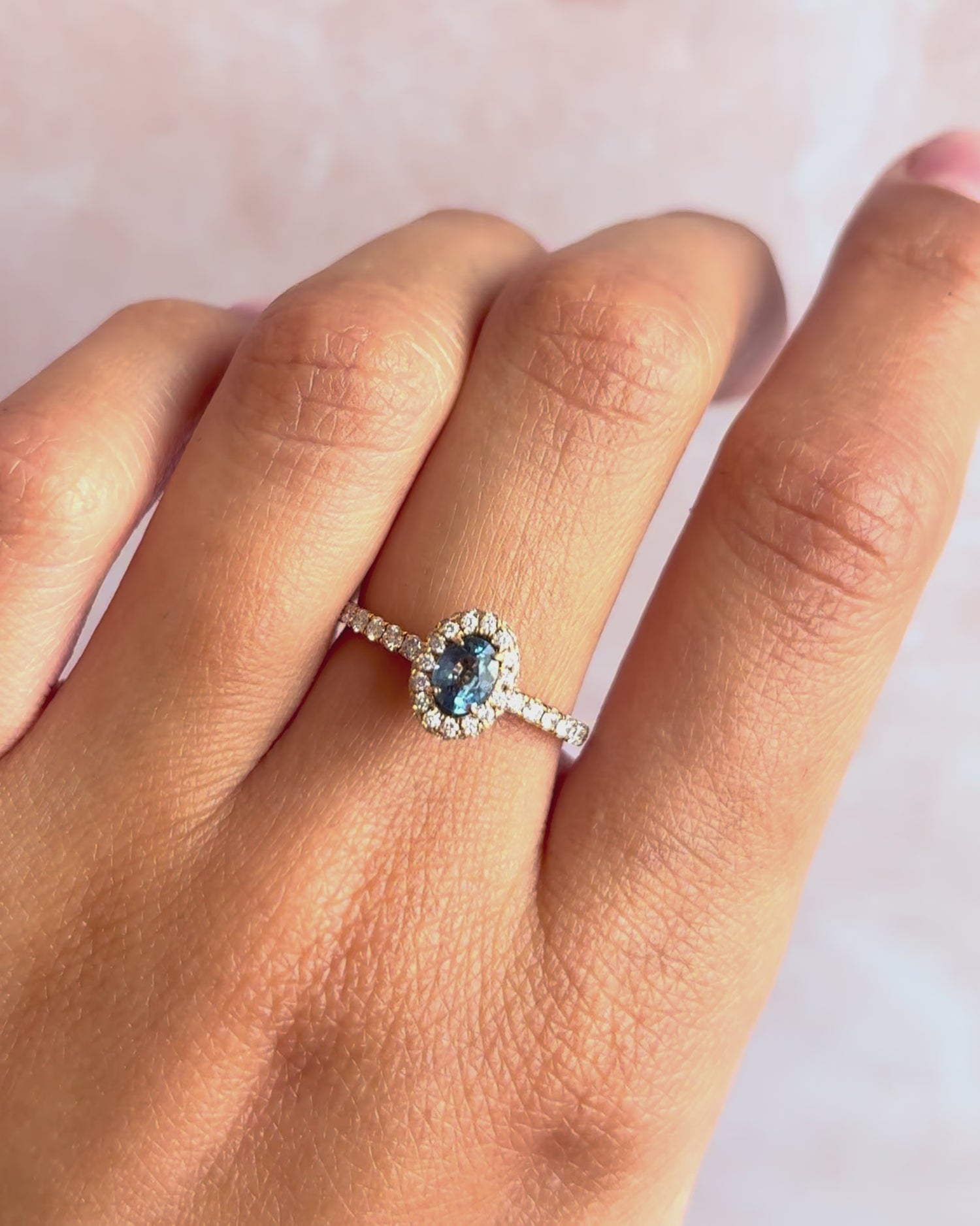 Bague Solitaire Saphir 0.40 carat &amp; Diamants 0.64 carat "Magda"