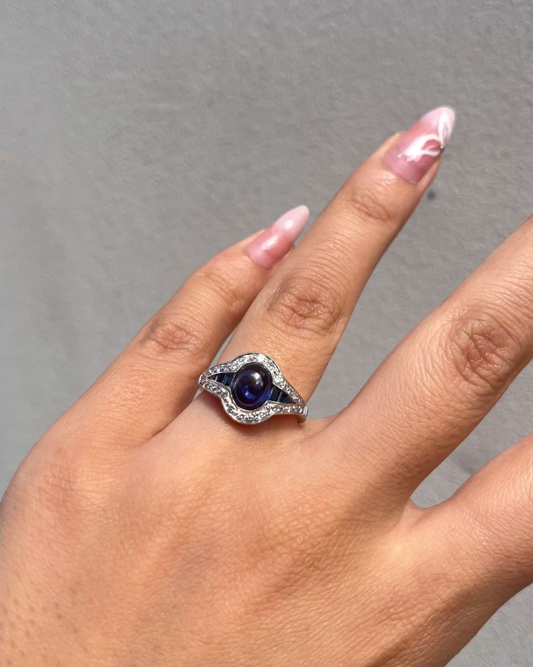 Bague style Art Déco Saphirs 2.12 carats &amp; Diamants &quot;Sereen&quot;