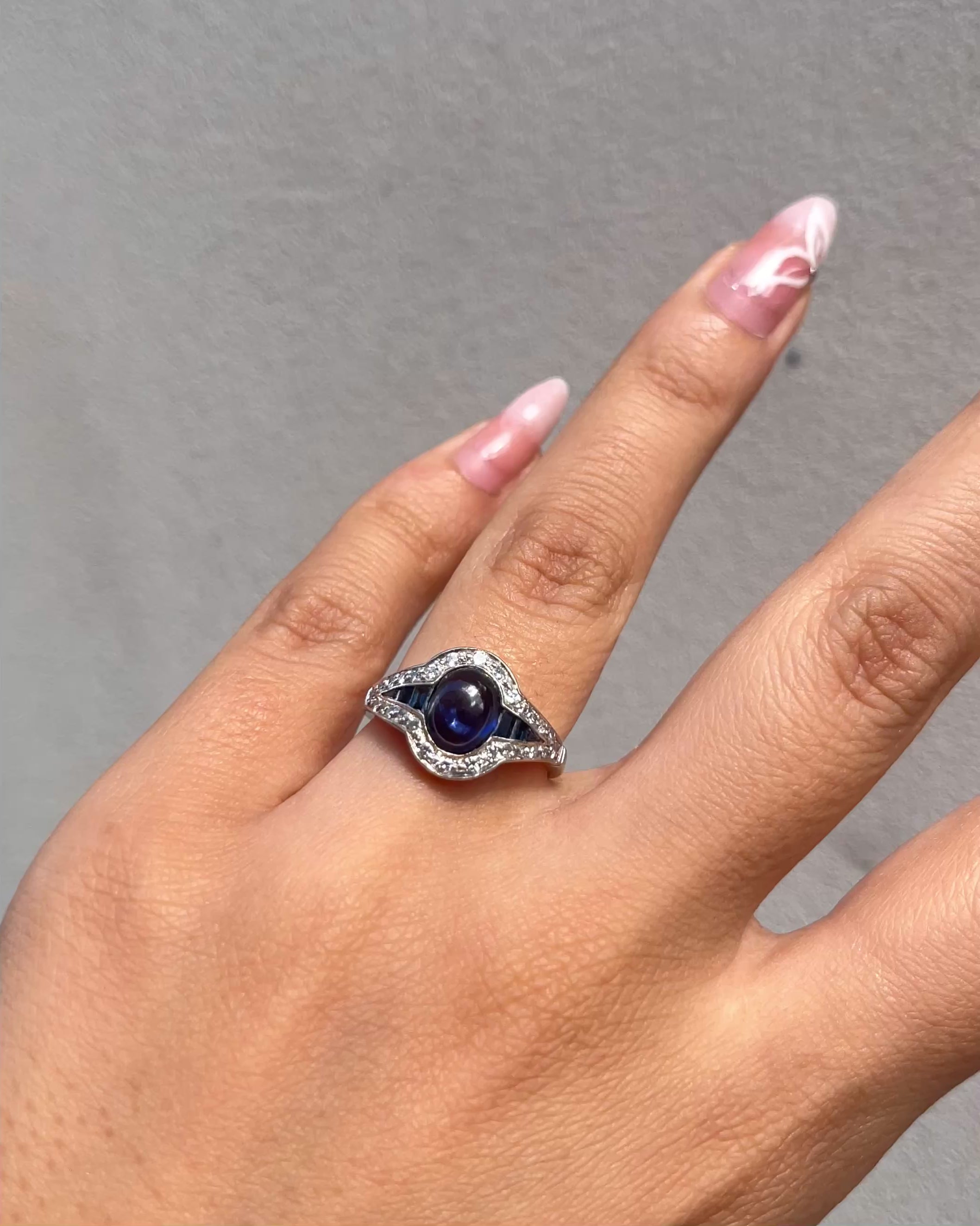 Bague style Art Déco Saphirs 2.12 carats &amp; Diamants "Sereen"