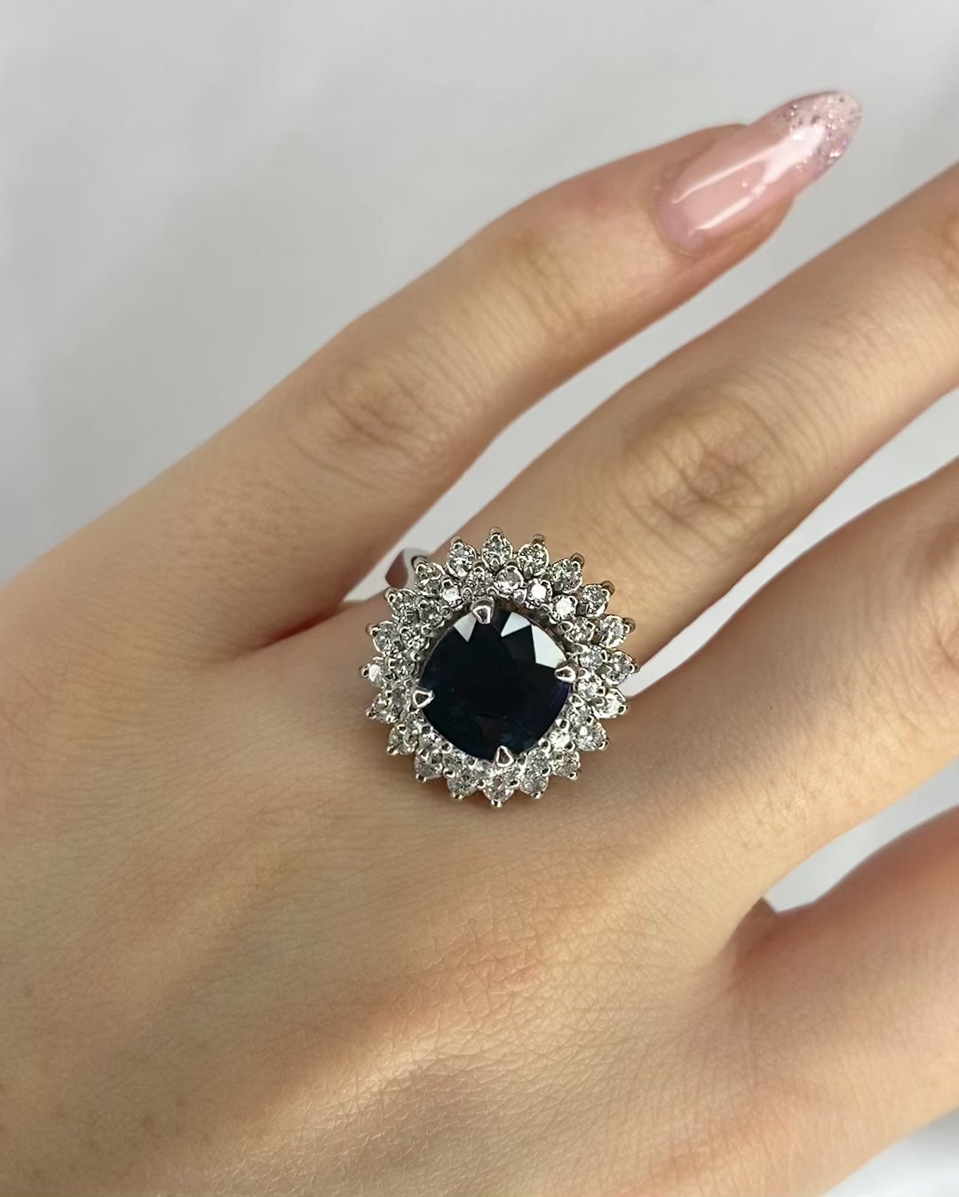 Bague Marguerite Saphir 5.30 carats &amp; Diamants 0.60 carat "Cora"