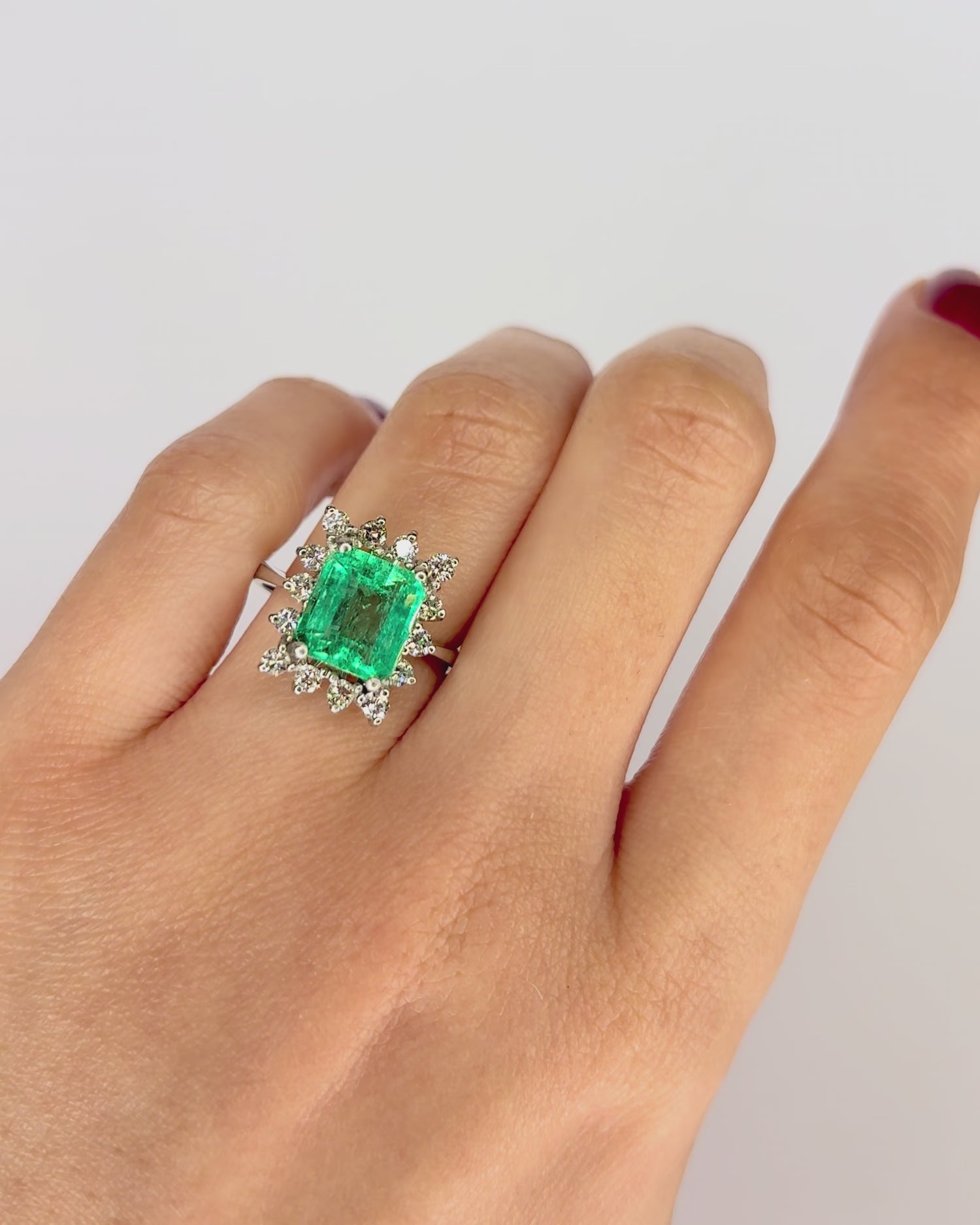 Bague Marguerite Émeraude 3 carats &amp; Diamants 0.42 carat "Manuella"