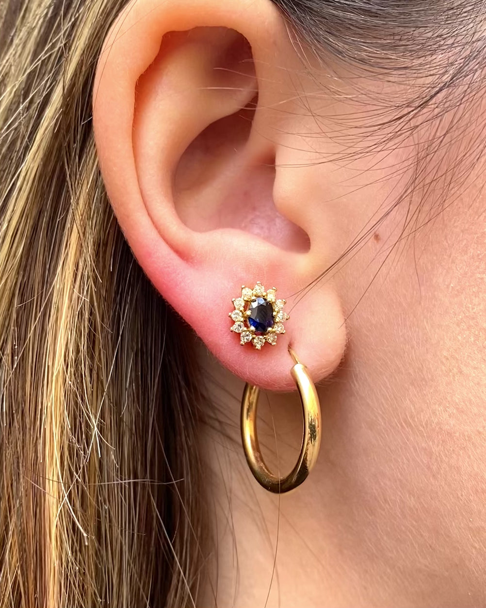 Pendientes de botón Margarita con zafiros 0.75 quilates y diamantes 0.48 quilates "Sarah"