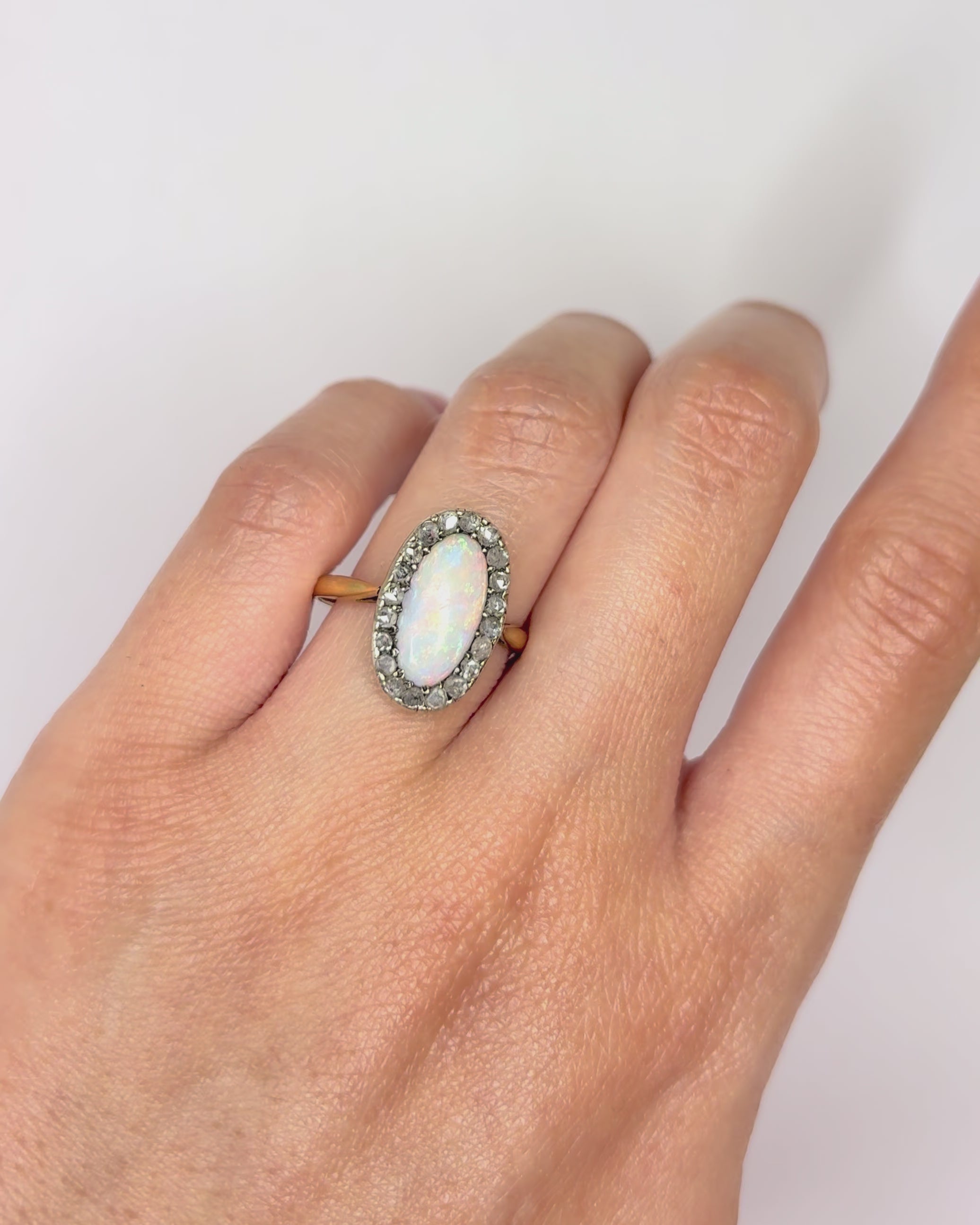Bague Marguerite XIXe Opale &amp; Diamants "Danae"