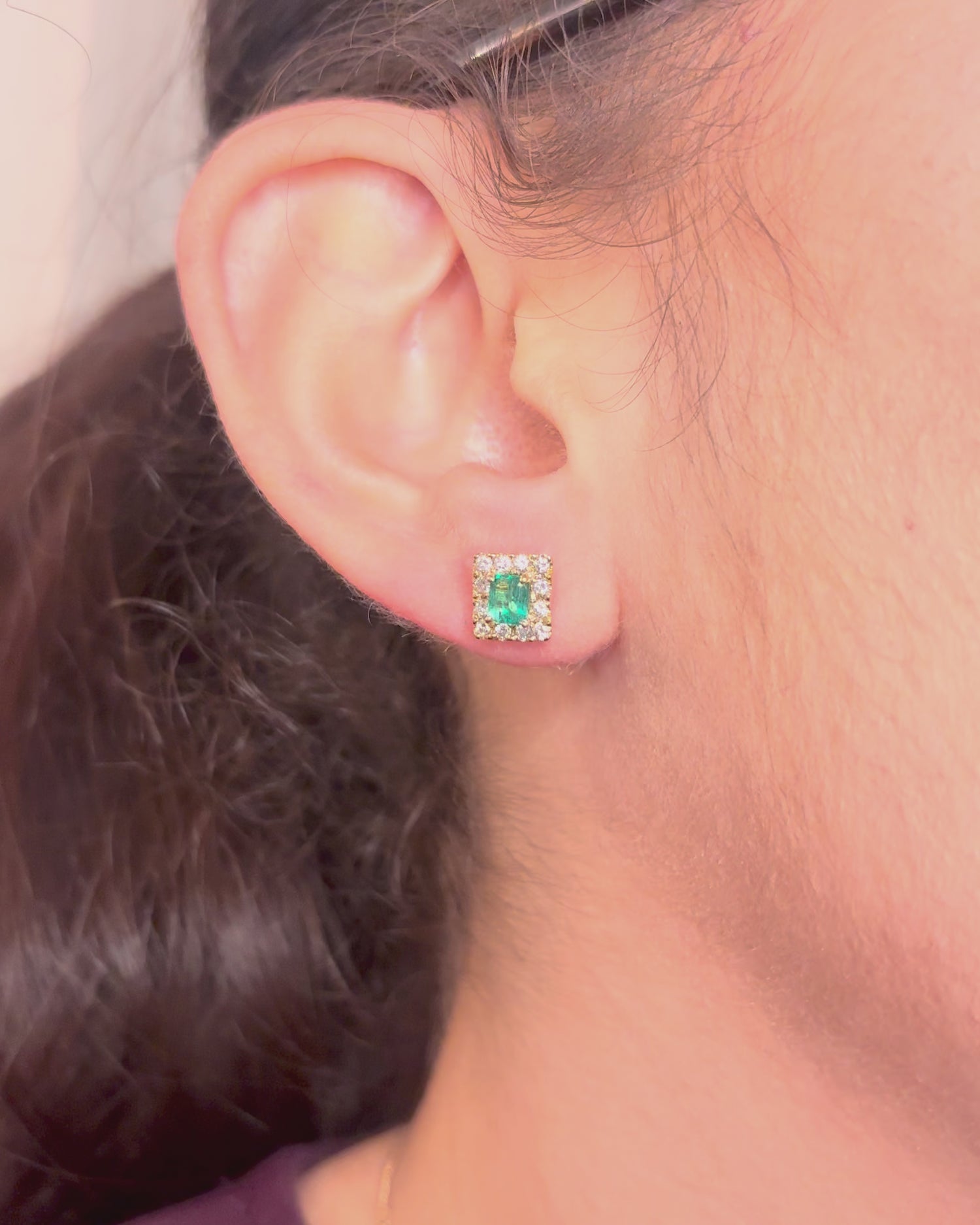 "Mailys" Daisy Stud Earrings Emeralds 0.60 carat &amp; Diamonds 0.24 carat