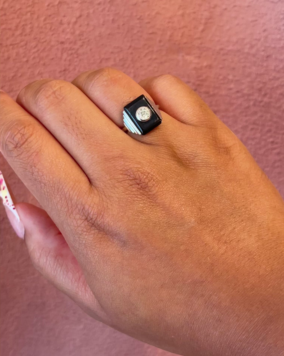 Art Deco-Style Ring, 0.28-carat G/SI1 Diamond &amp; Onyx “Éliane”