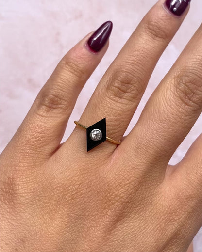 Anillo Art Déco Ónix y Diamante "Zoé"
