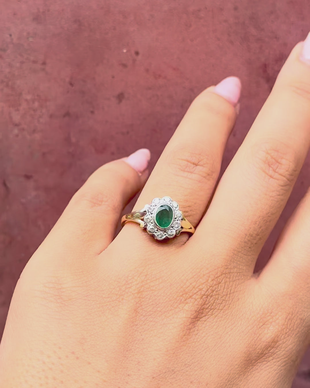 Anillo Marguerite de esmeralda de 0.45 quilates y diamantes de 0.40 quilates «Emmeline»