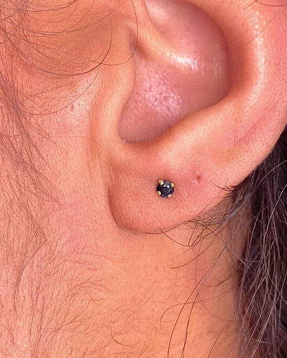 Pendientes de botón con zafiros 0.20 quilates "Hariette"