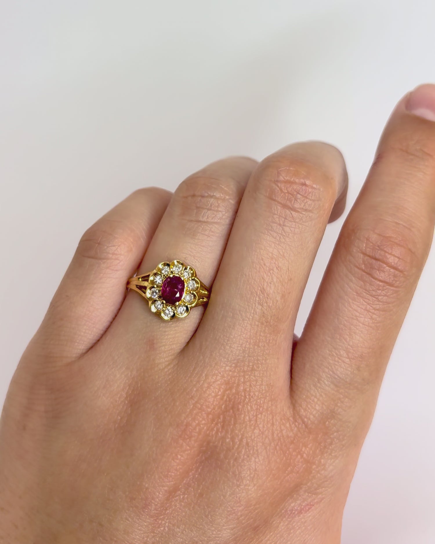 Marguerite Ring Ruby 0.45 carat &amp; Diamonds "Maé"