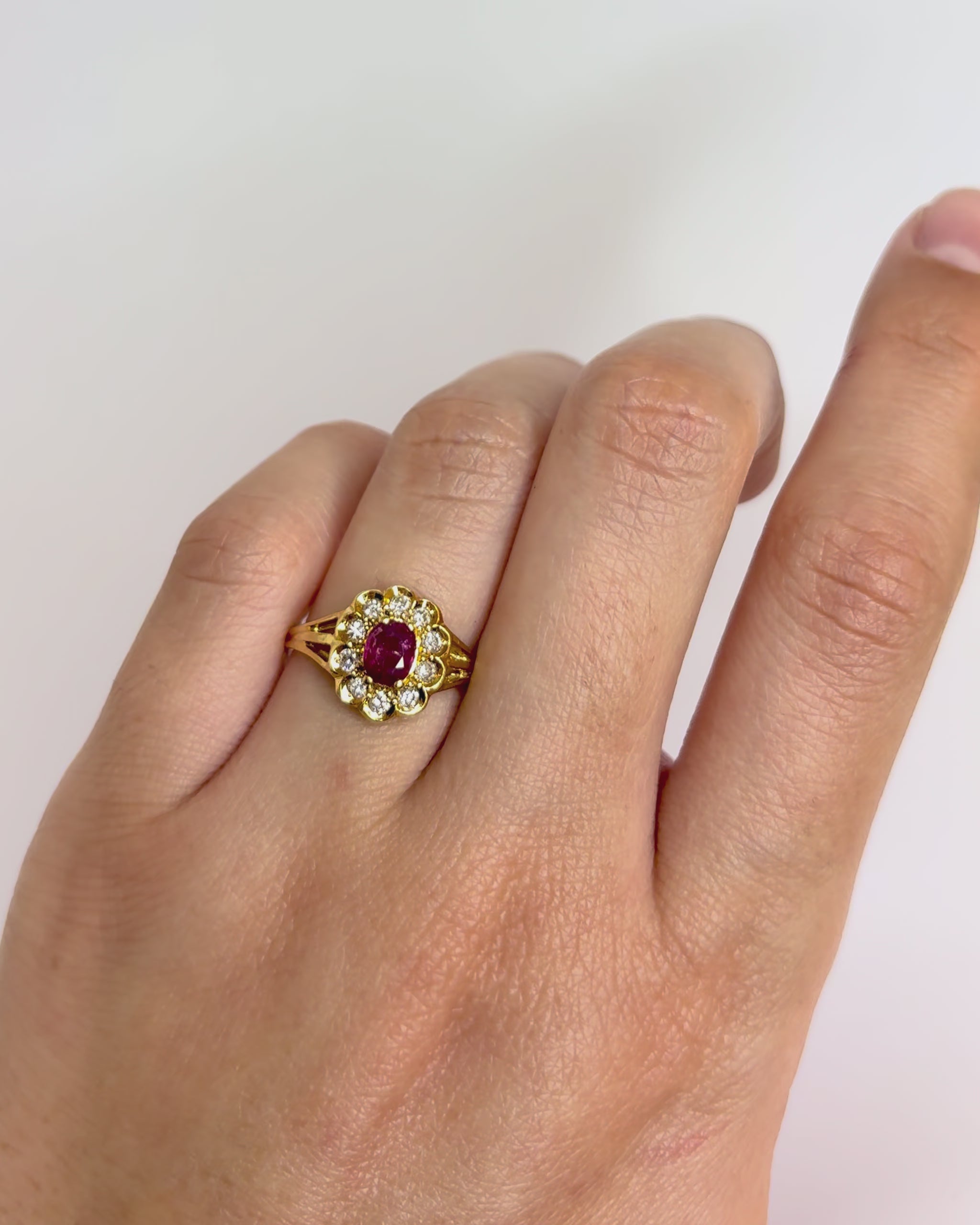 Anillo Marguerite Rubí 0,45 quilates y diamantes "Maé"