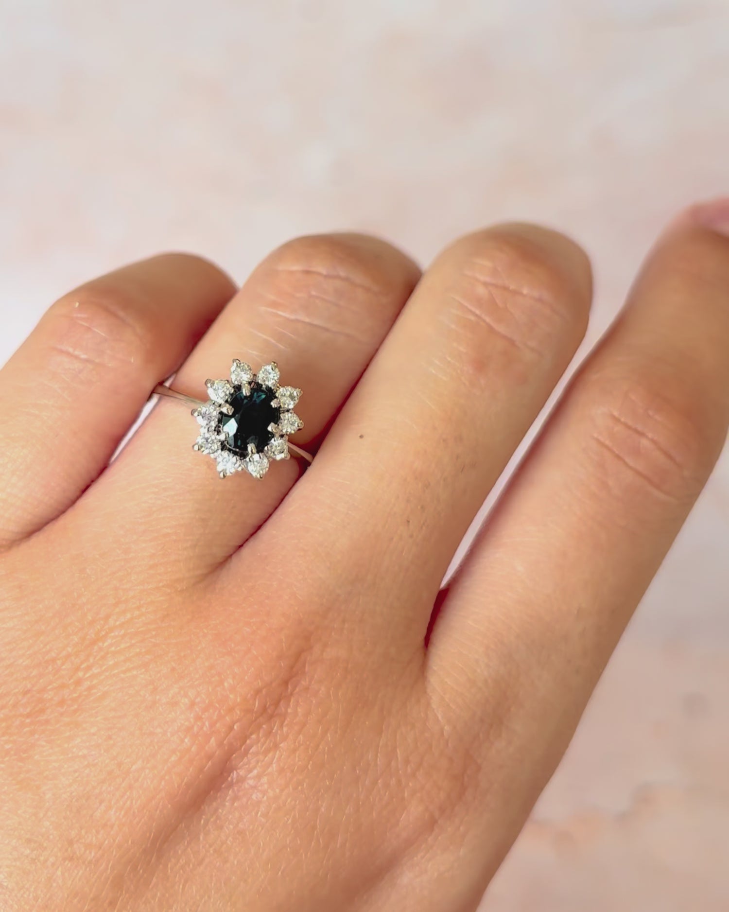 Bague Marguerite Saphir 0.80 carat &amp; Diamants 0.30 carat "Fabienne"