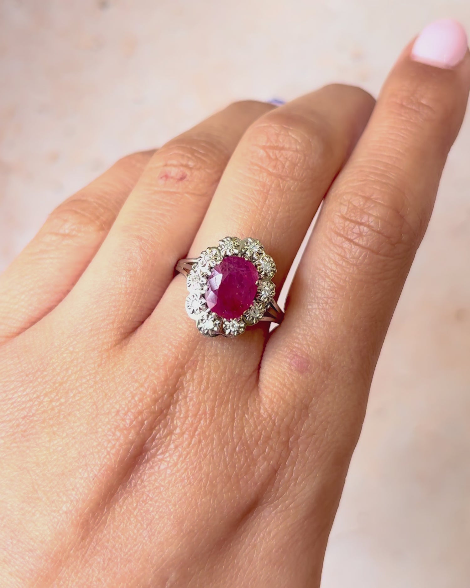 Bague Marguerite Rubis Birman 1.80 carat &amp; 10 Diamants "Kelaya"