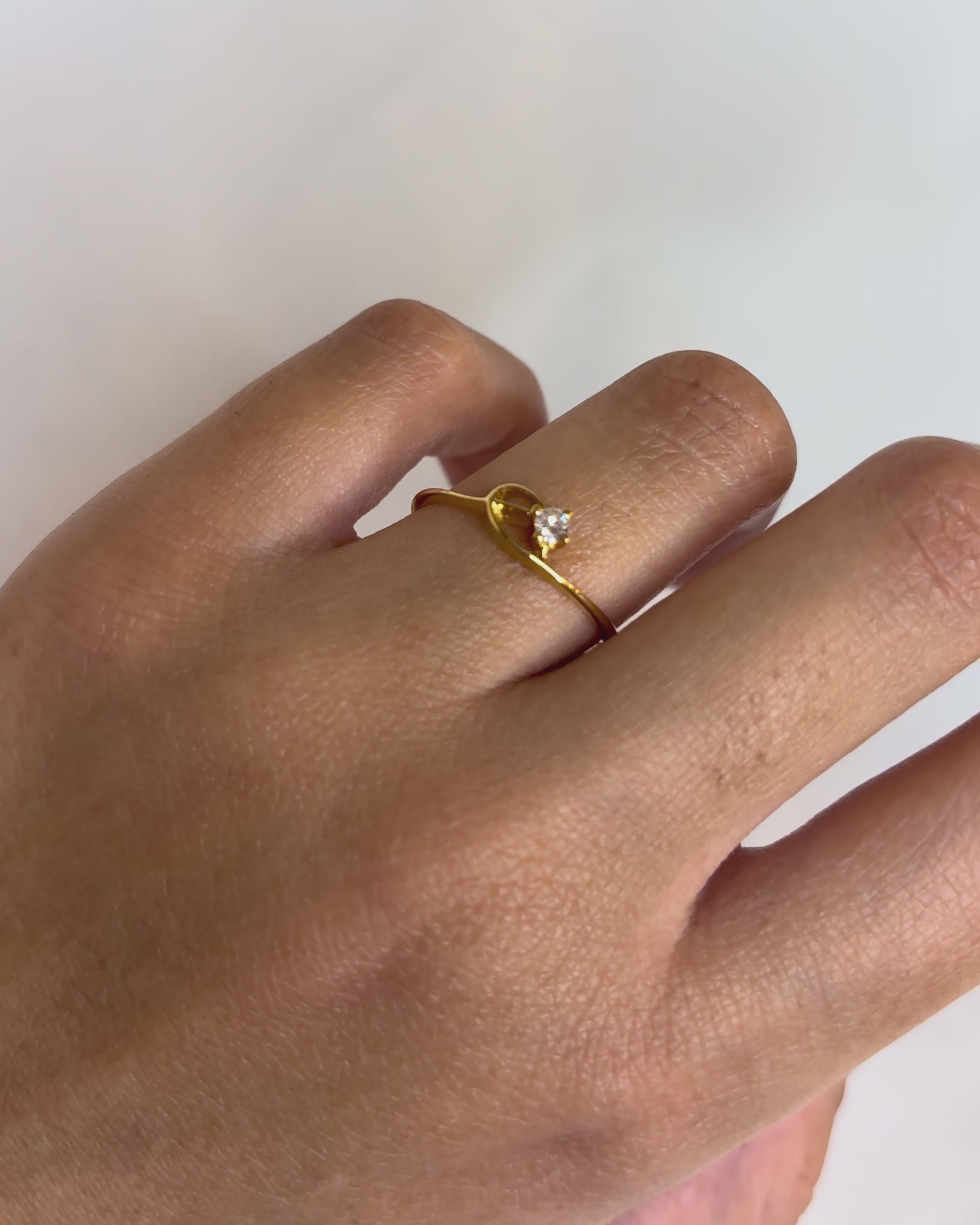 Anillo solitario diamante 0.08 quilates "Maude"