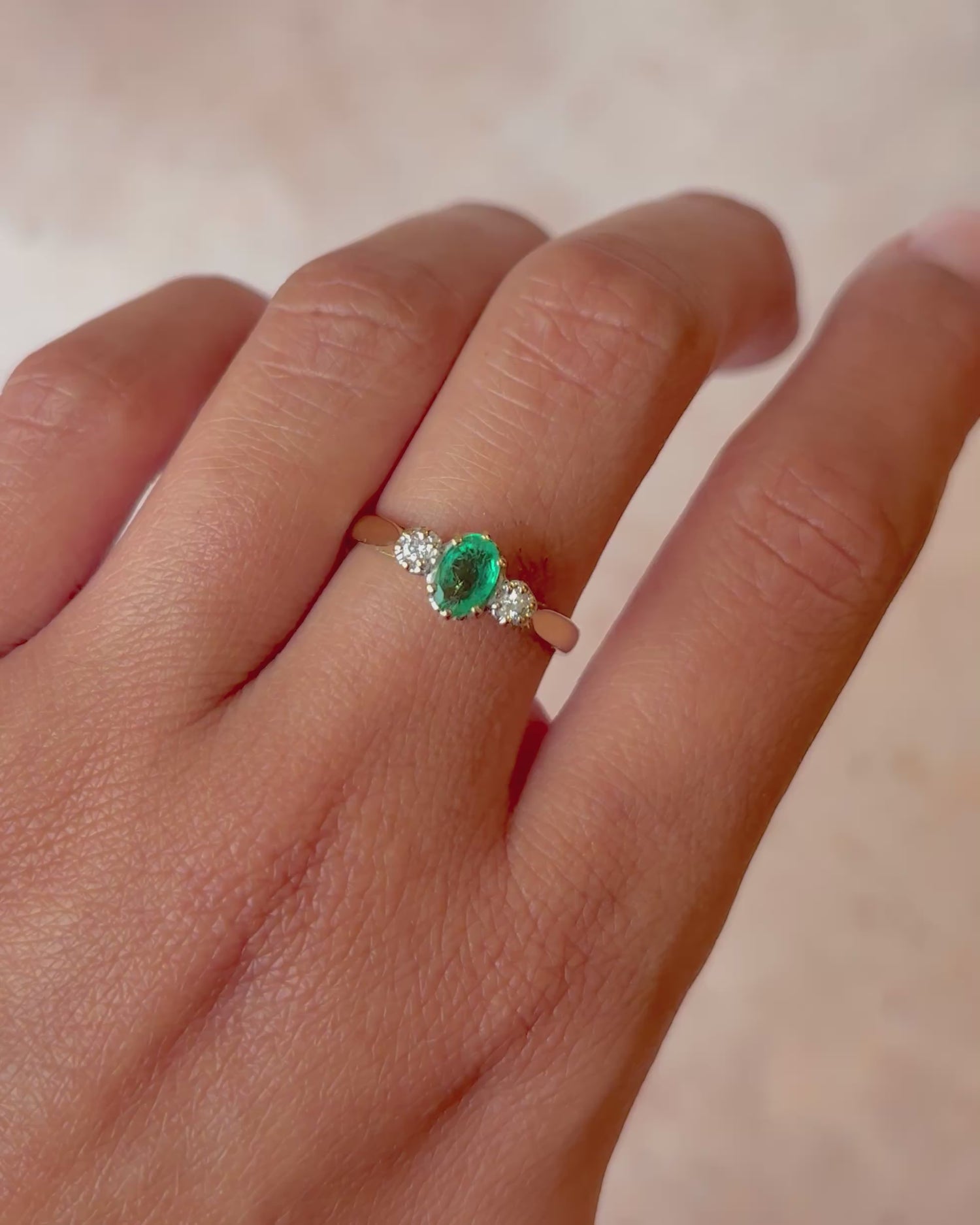 Bague Trilogie Émeraude 0.30 carat &amp; Diamants "Suzanne"
