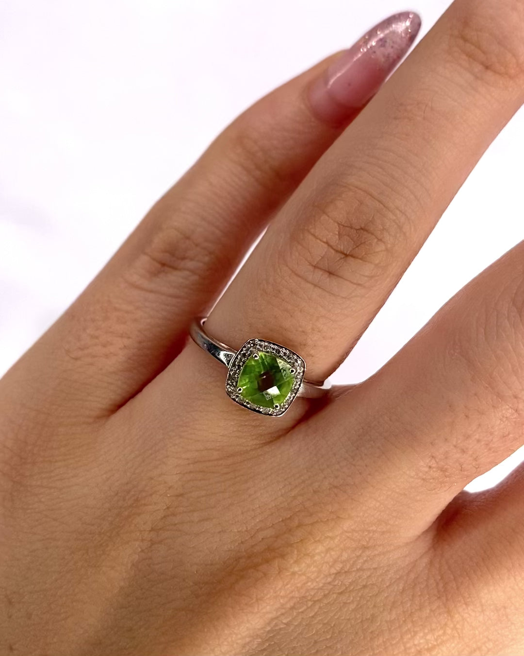 Bague Solitaire Péridot 1.30 carat &amp; 16 Diamants "Magdalena"