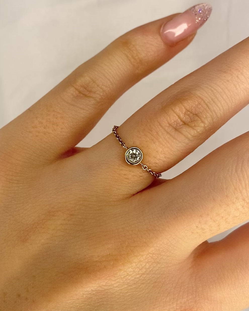 Solitary Diamond Chain Ring 0.15 carat "Farida"