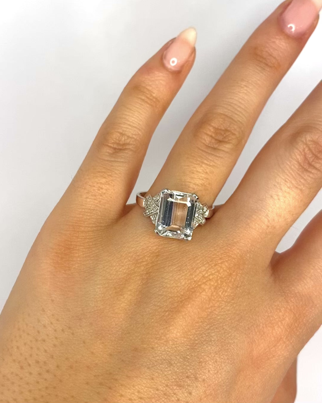 Bague Trilogie Goshenite 4.42 carats &amp; 16 Diamants "Eugenie"