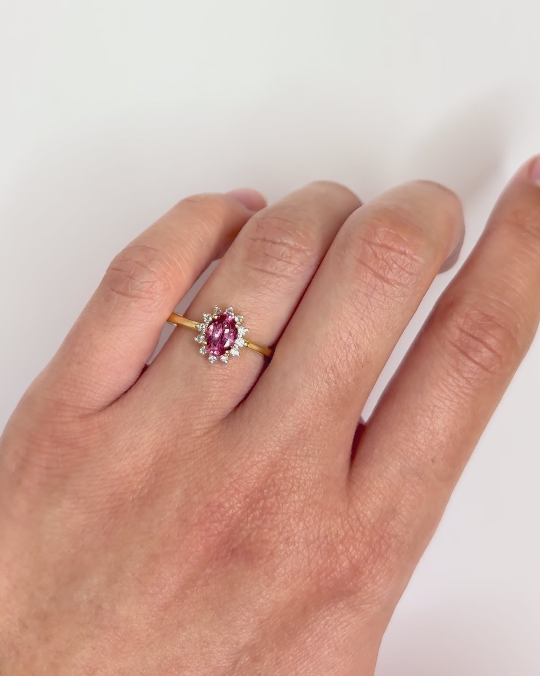 Anillo Marguerite Zafiro Rosa 1 quilate y Diamantes "Iliana"