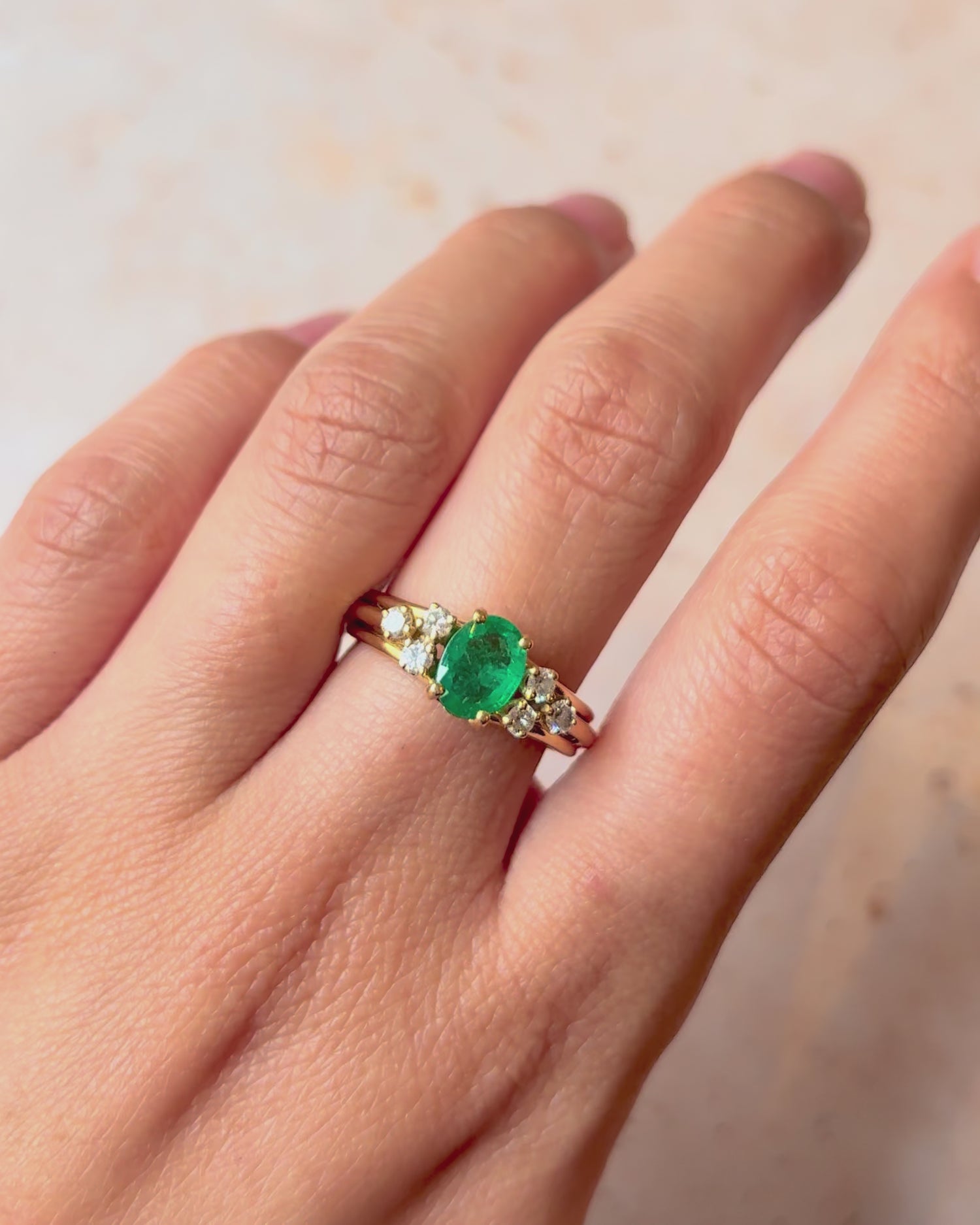 Bague Trilogie Émeraude 0.94 carat &amp; Diamants 0.30 carat "Cléa"