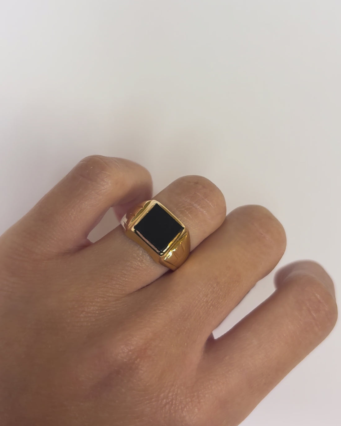 Chevalière Onyx &amp; Or 4,42g &quot;Loïs&quot;