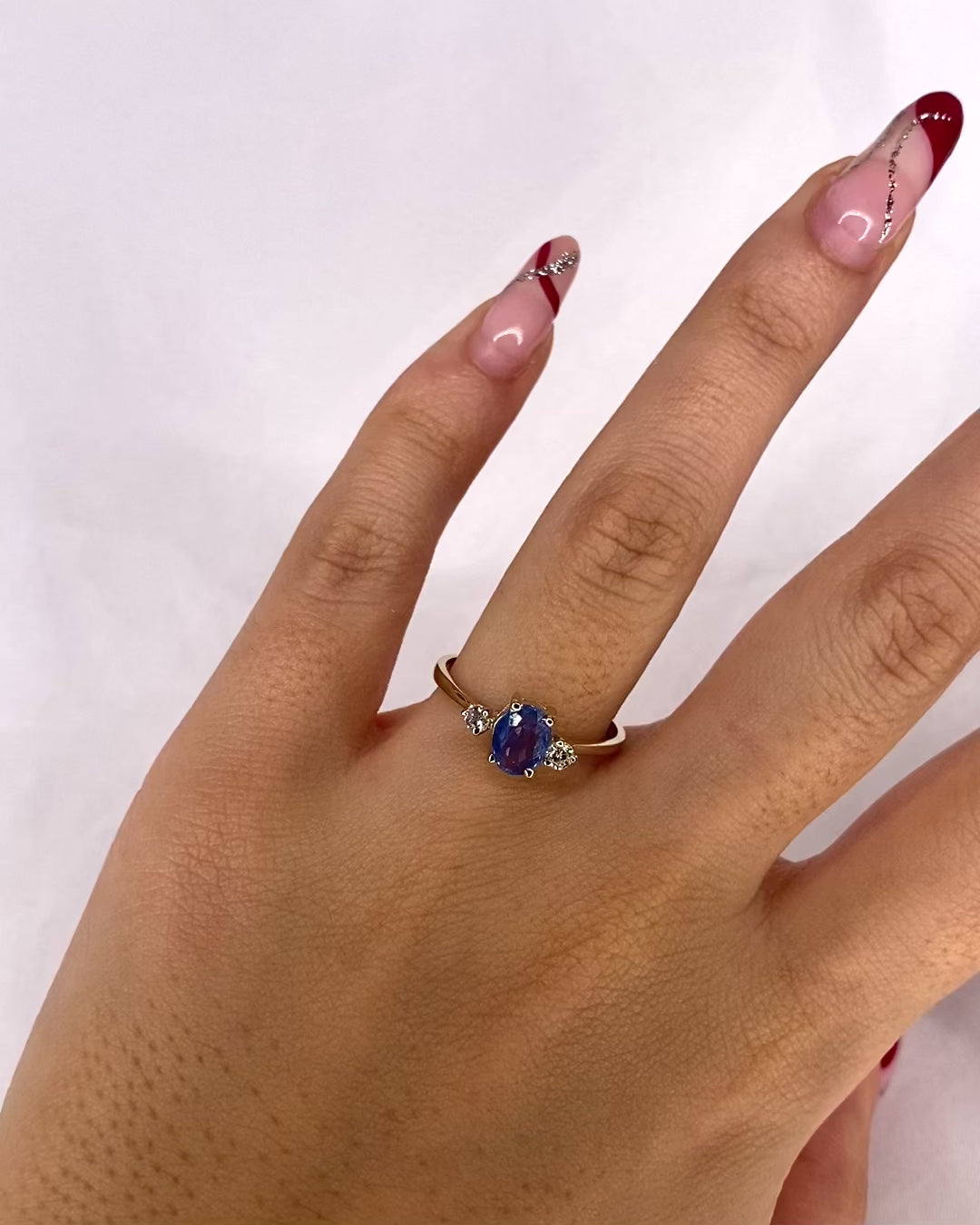 Bague Trilogie Saphir Bleu Ciel 0.82 carat &amp; Diamants "Adeline"