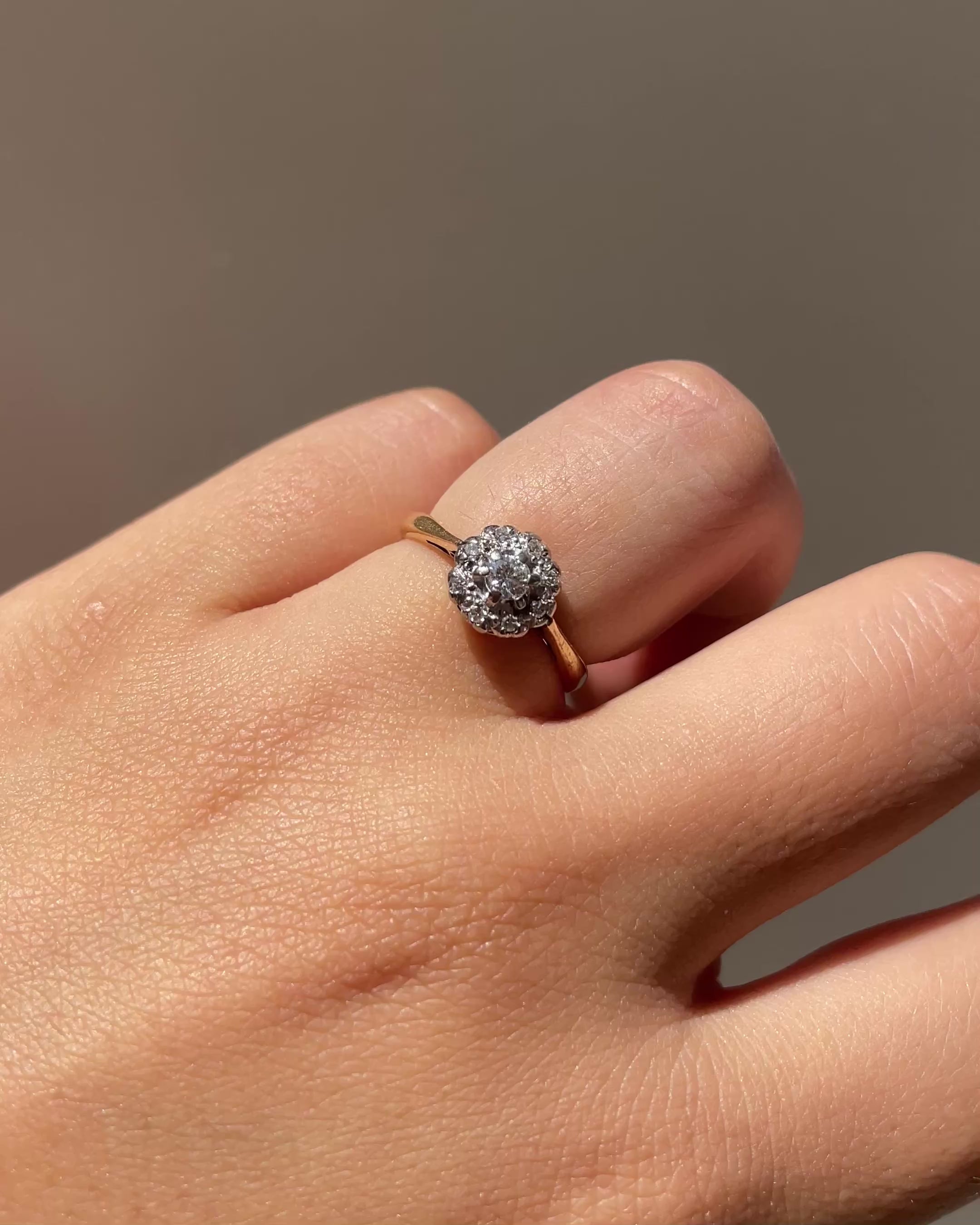 Anillo Margarita Diamantes 0.16 quilate "Zélie"