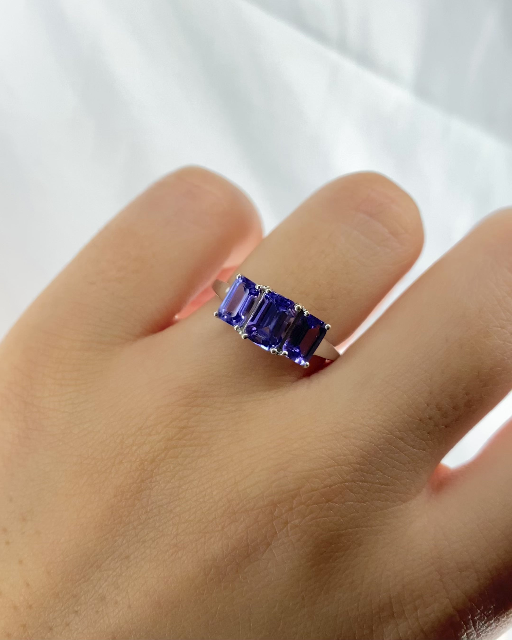 Bague Trilogie Tanzanites 2.80 carats &quot;Lilliane&quot;