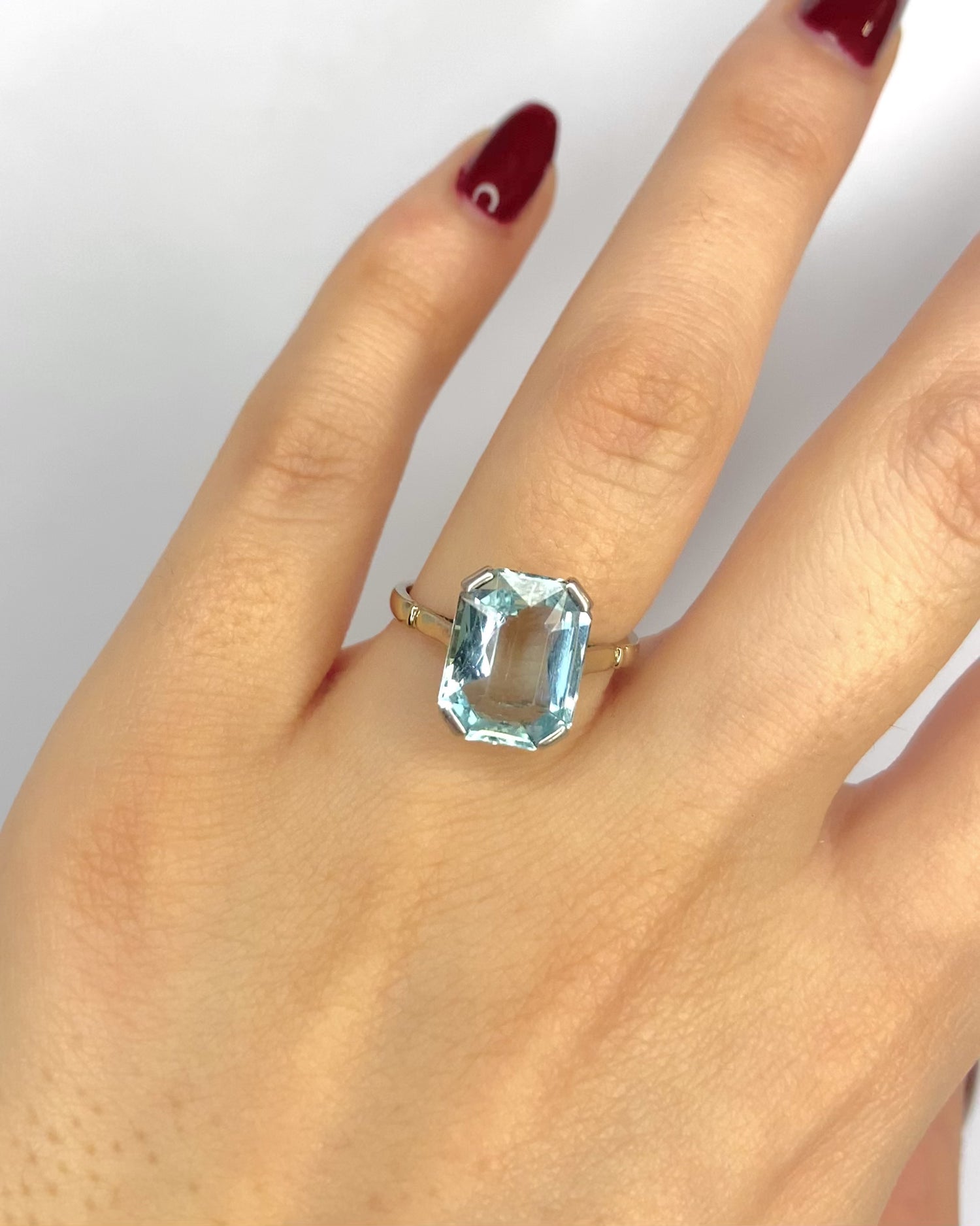 Solitaire Aquamarine Ring 4.35 Carats "Ilda"