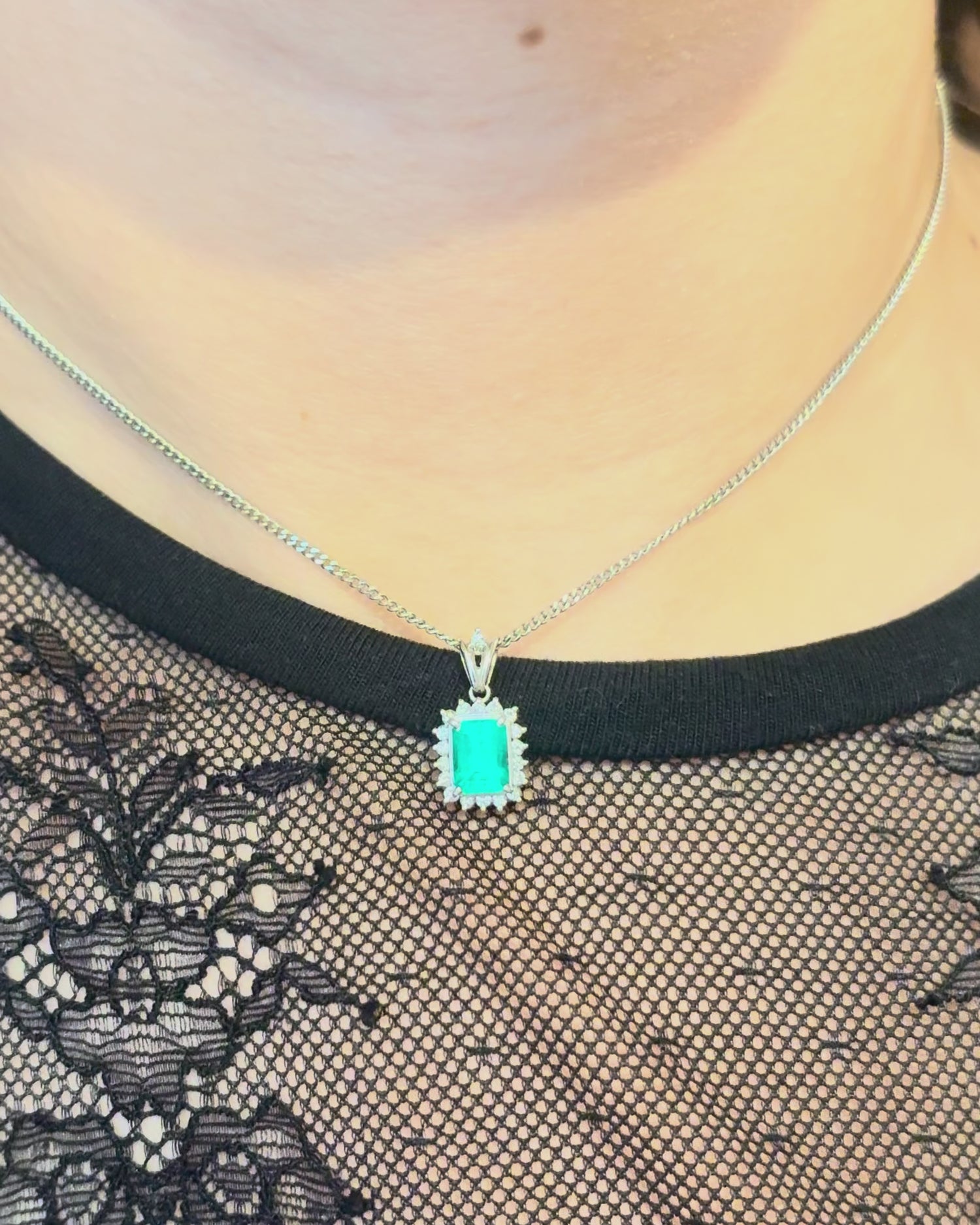 Pendentif Marguerite Émeraude 0.92 carat &amp; Diamants 0.23 carat "Cassie"