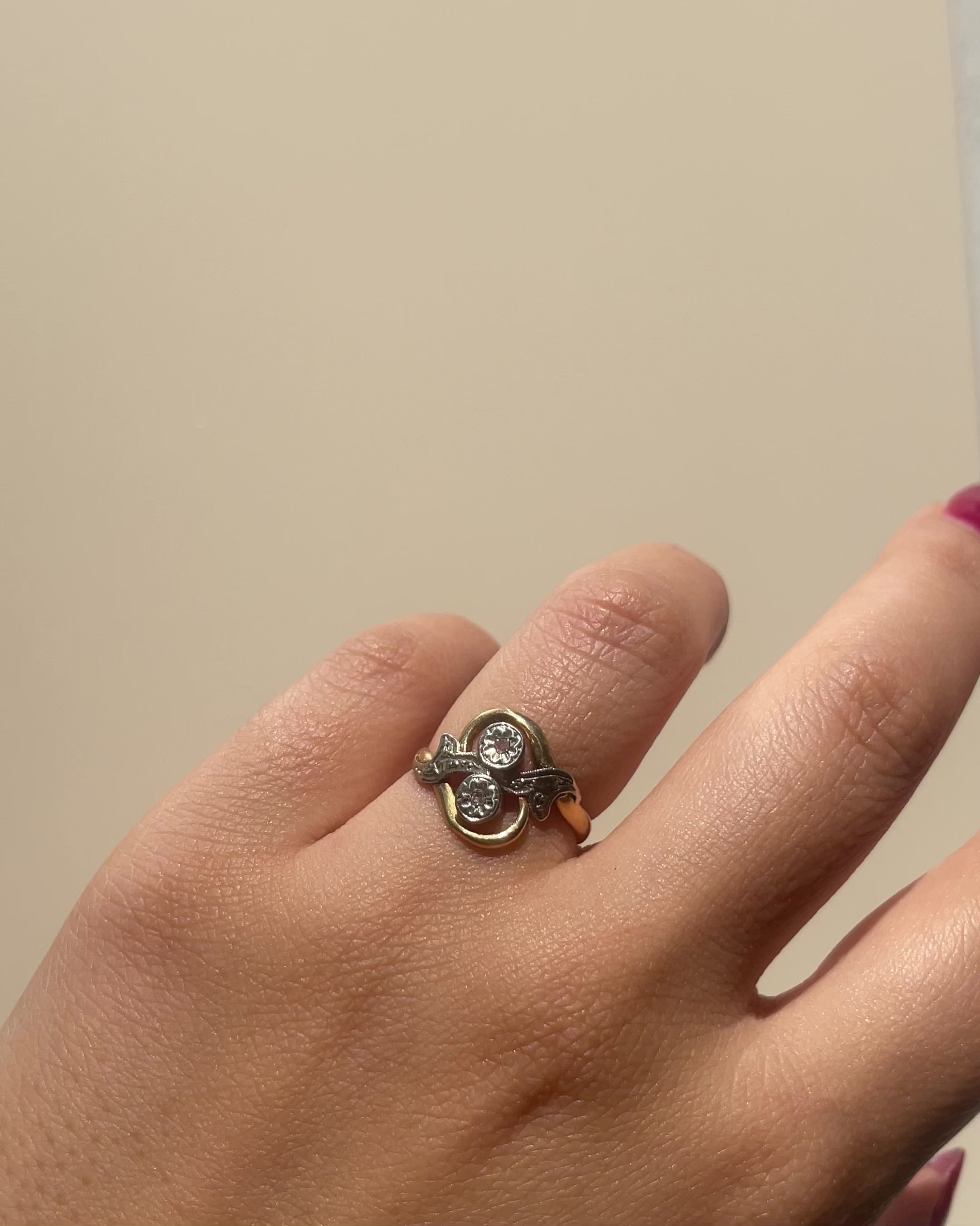Anillo Art Nouveau Tú y Yo Diamantes 0.02 quilate "Brisha"