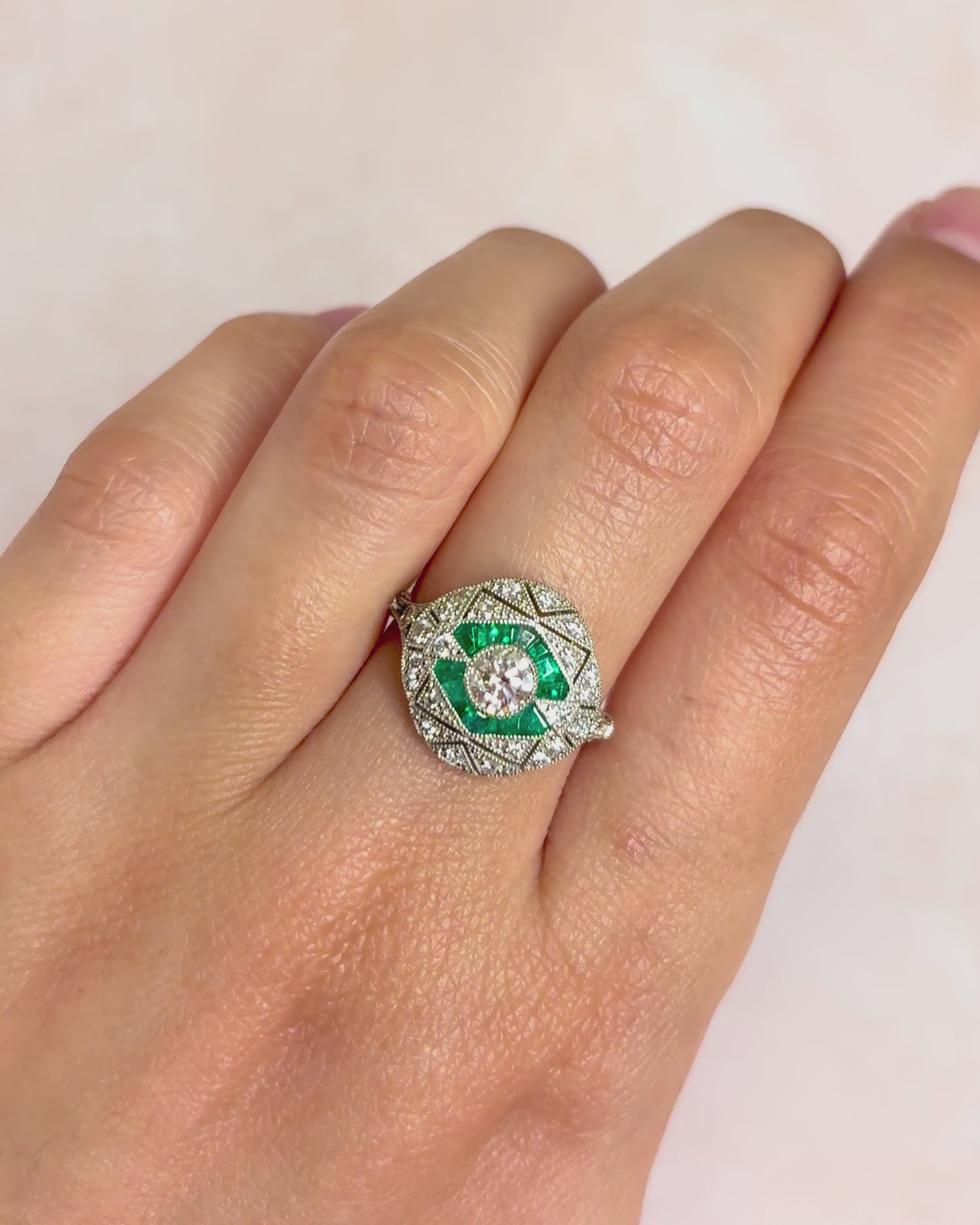 Bague Style Art-Déco Émeraudes &amp; Diamants 0.63 carat "Cécilia"