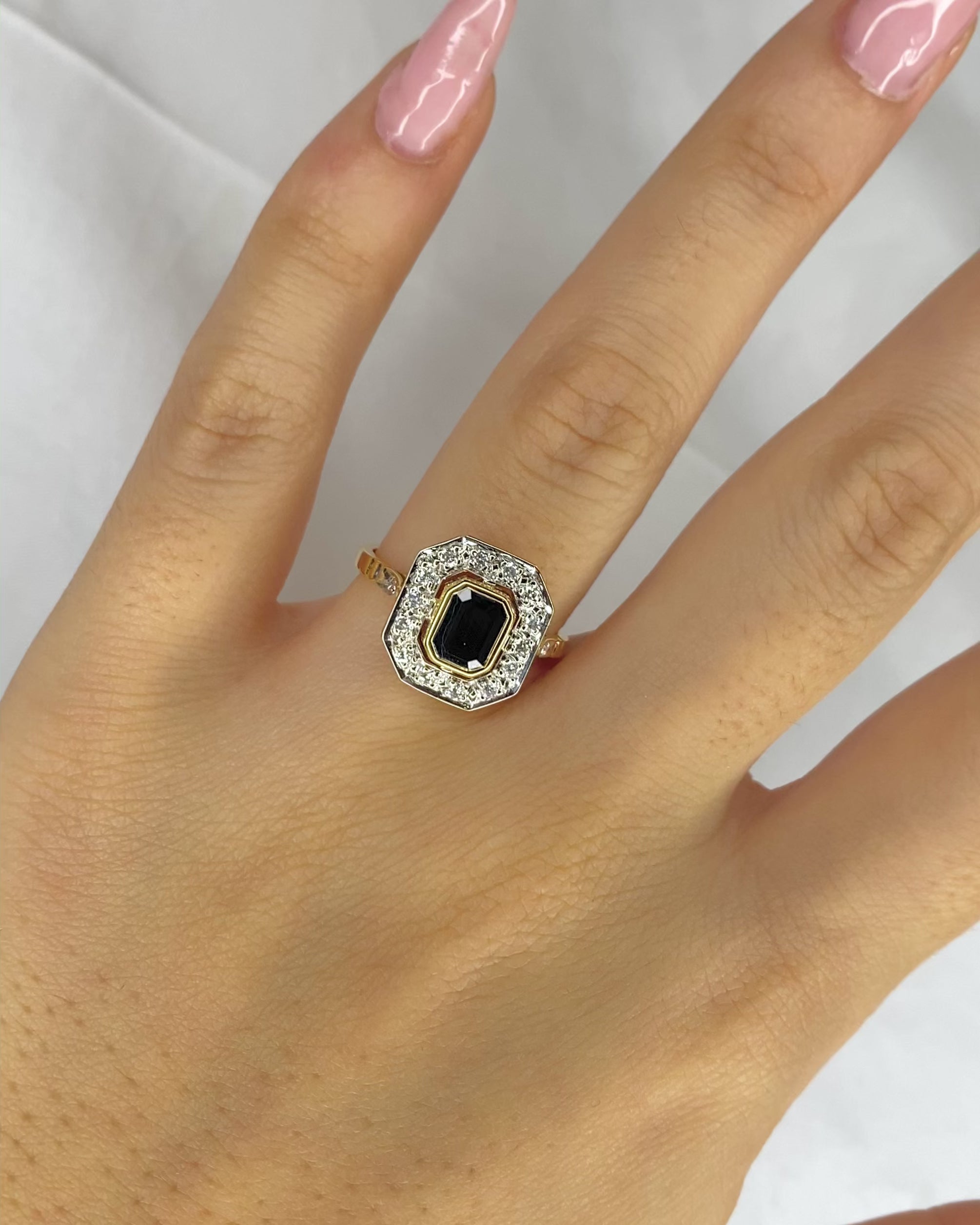 Bague Style Art Déco Saphir 0.85 carat &amp; 16 Diamants "Inès"