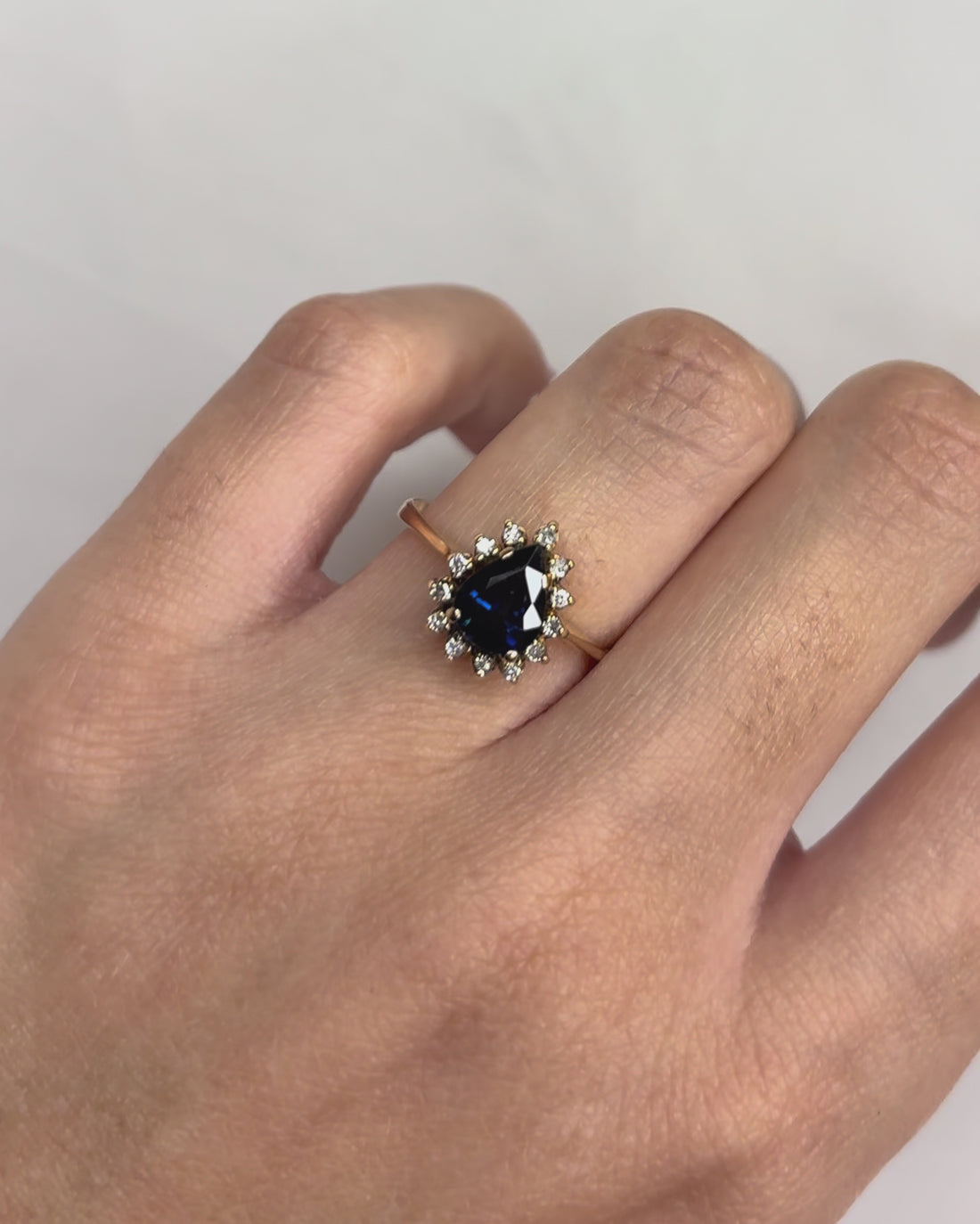 Marguerite Sapphire Ring 1.15 carat &amp; 13 Diamonds &quot;Liwenn&quot;