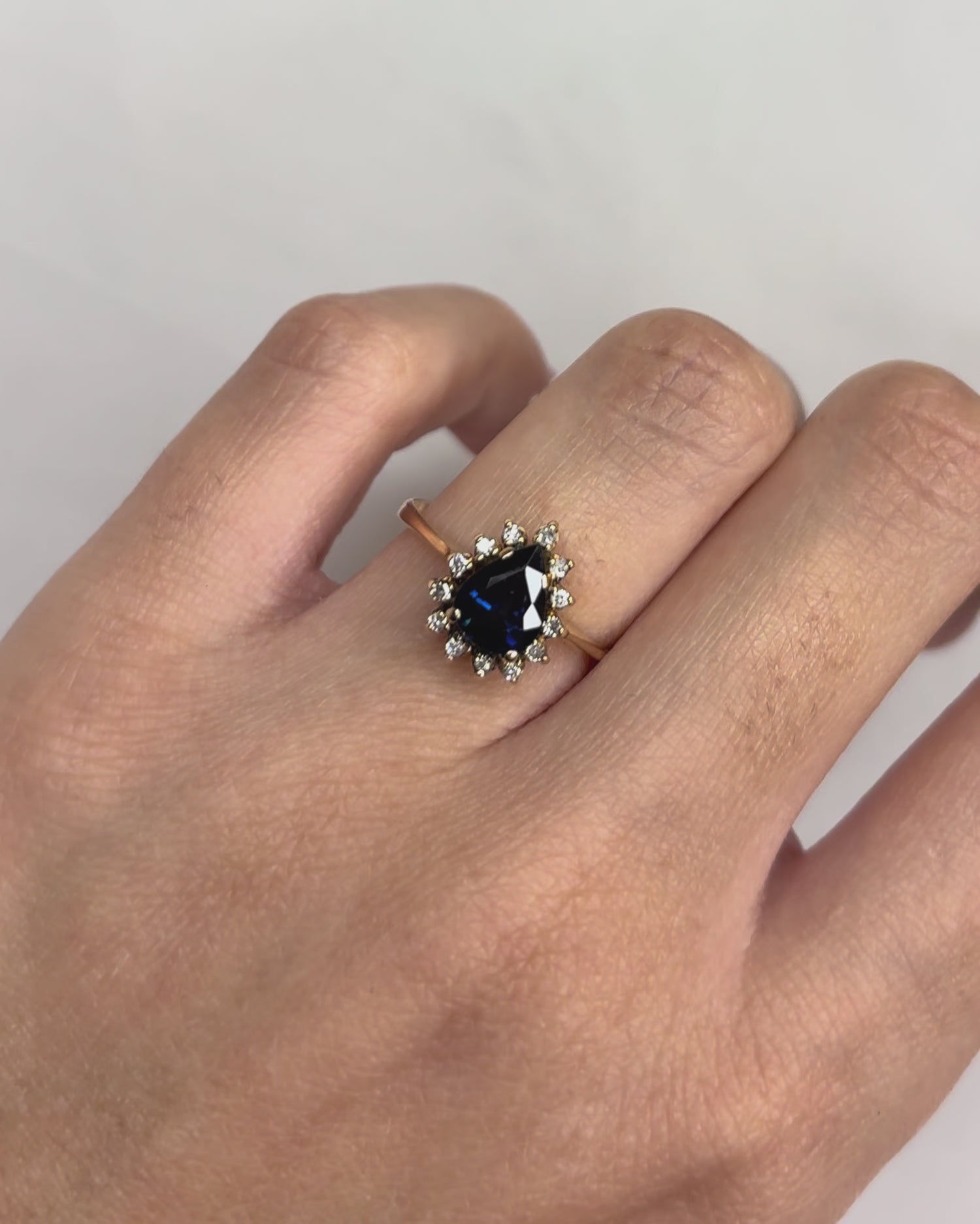 Marguerite Sapphire Ring 1.15 carat &amp; 13 Diamonds &quot;Liwenn&quot;